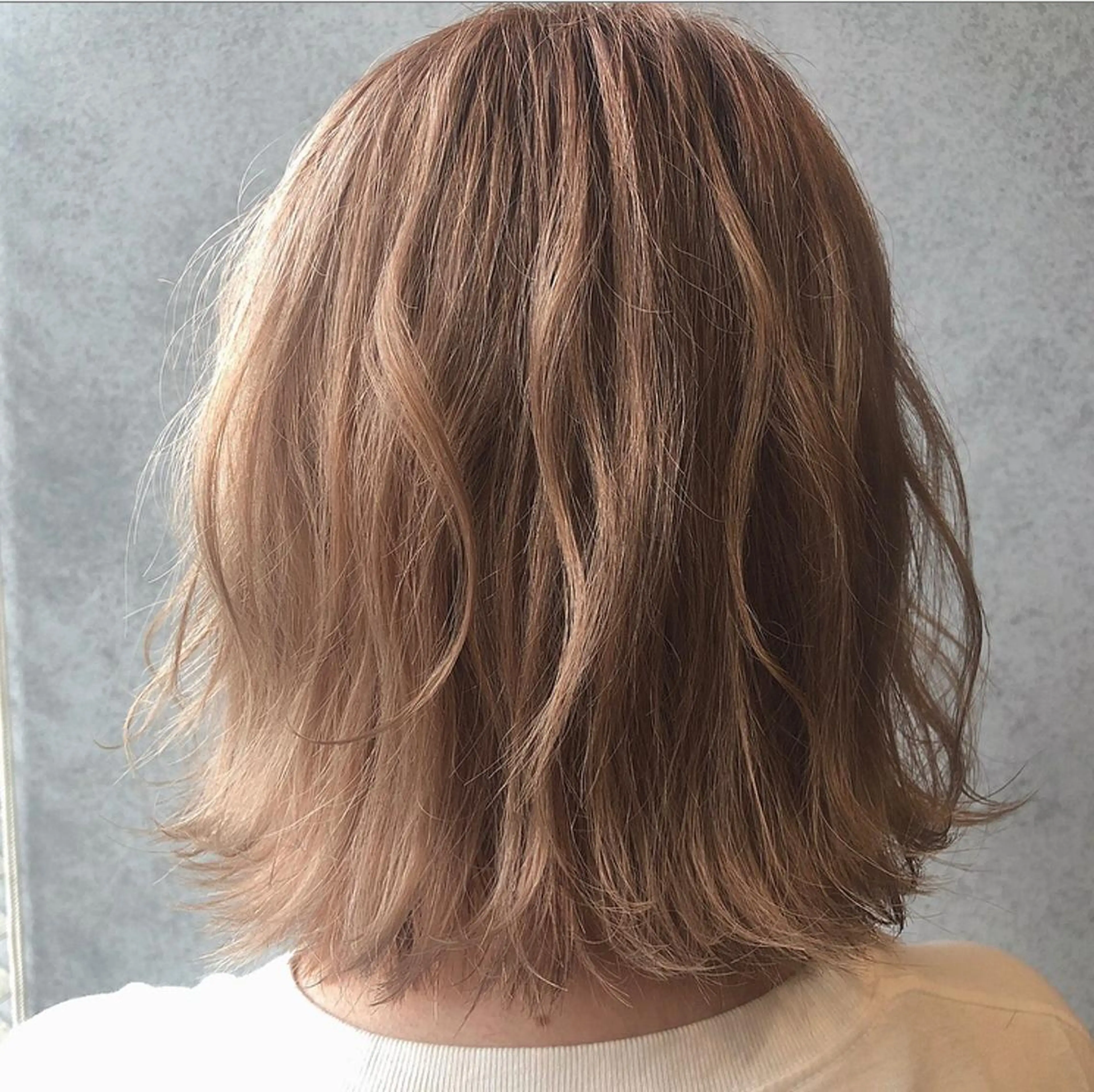 ミディアム カラー ベージュカラー ミルクティーベージュ 櫻井 未悠のヘアスタイル