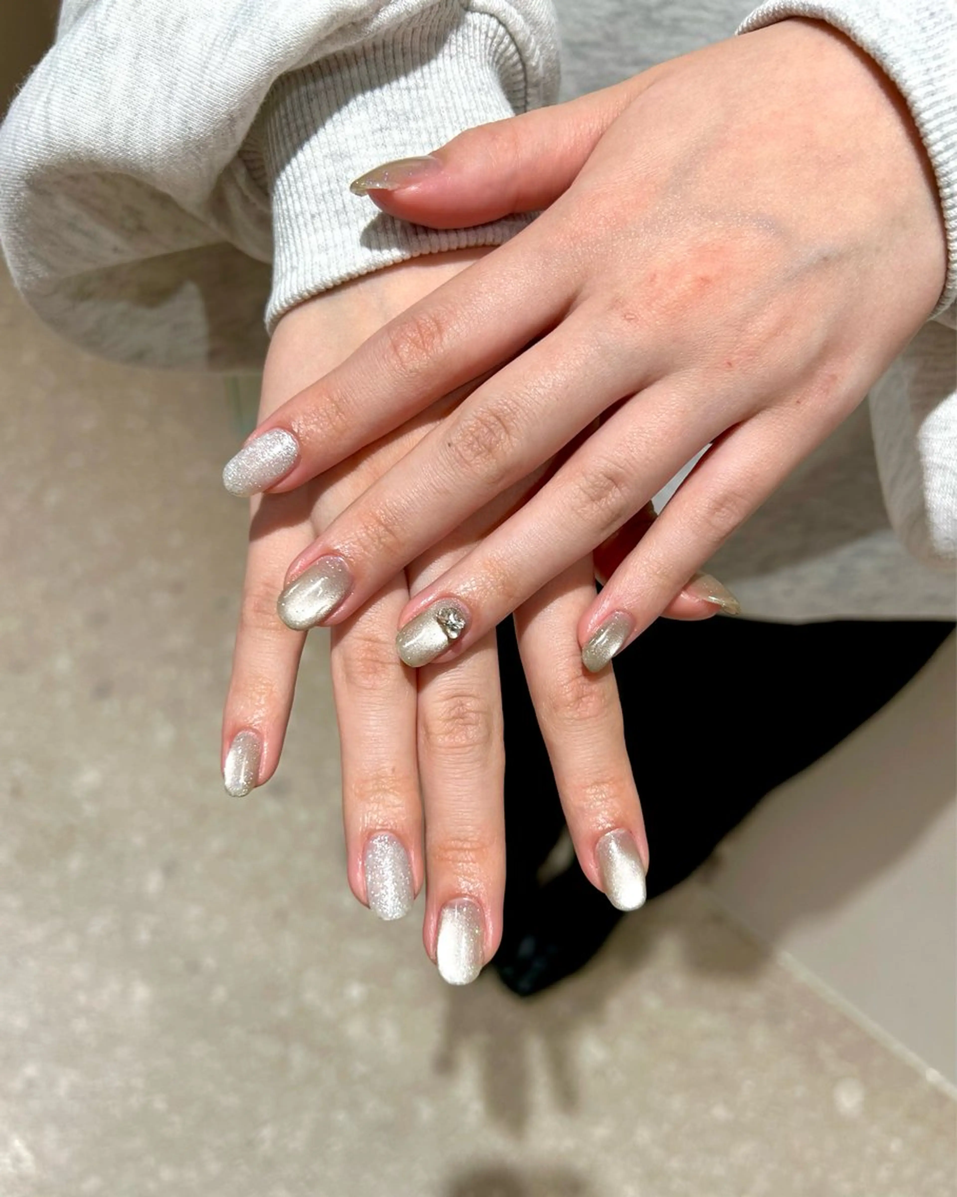 メンズ ネイル フラッシュネイル マグネットネイル ホワイト ハンドネイル SALONVILLAGE Ebisu所属・Lueur 恵比寿 HARUKAのネイルデザイン