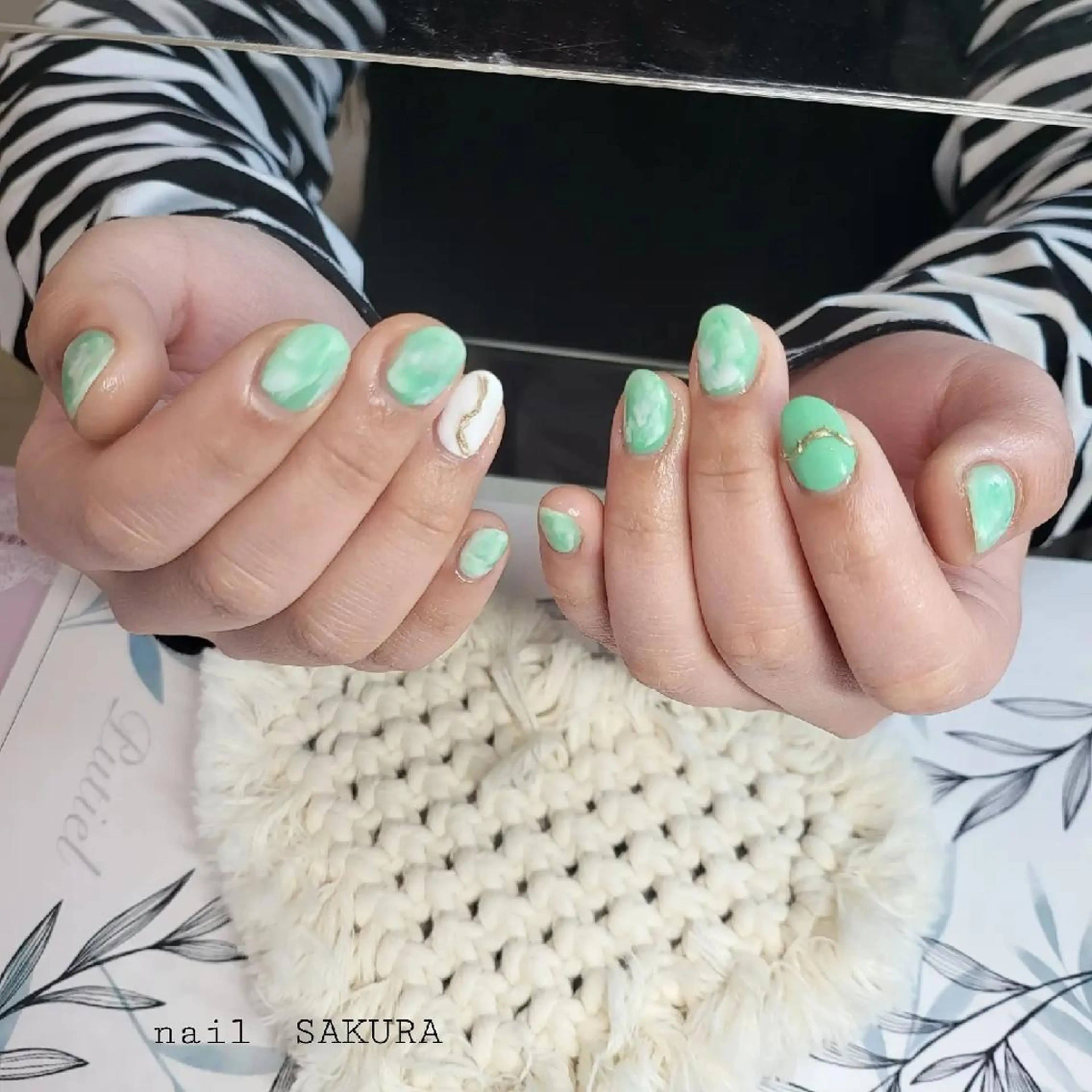 ネイル グリーン マットネイル ニュアンスネイル 春ネイル nailSAKURA 🌸爪の美容室のネイルデザイン