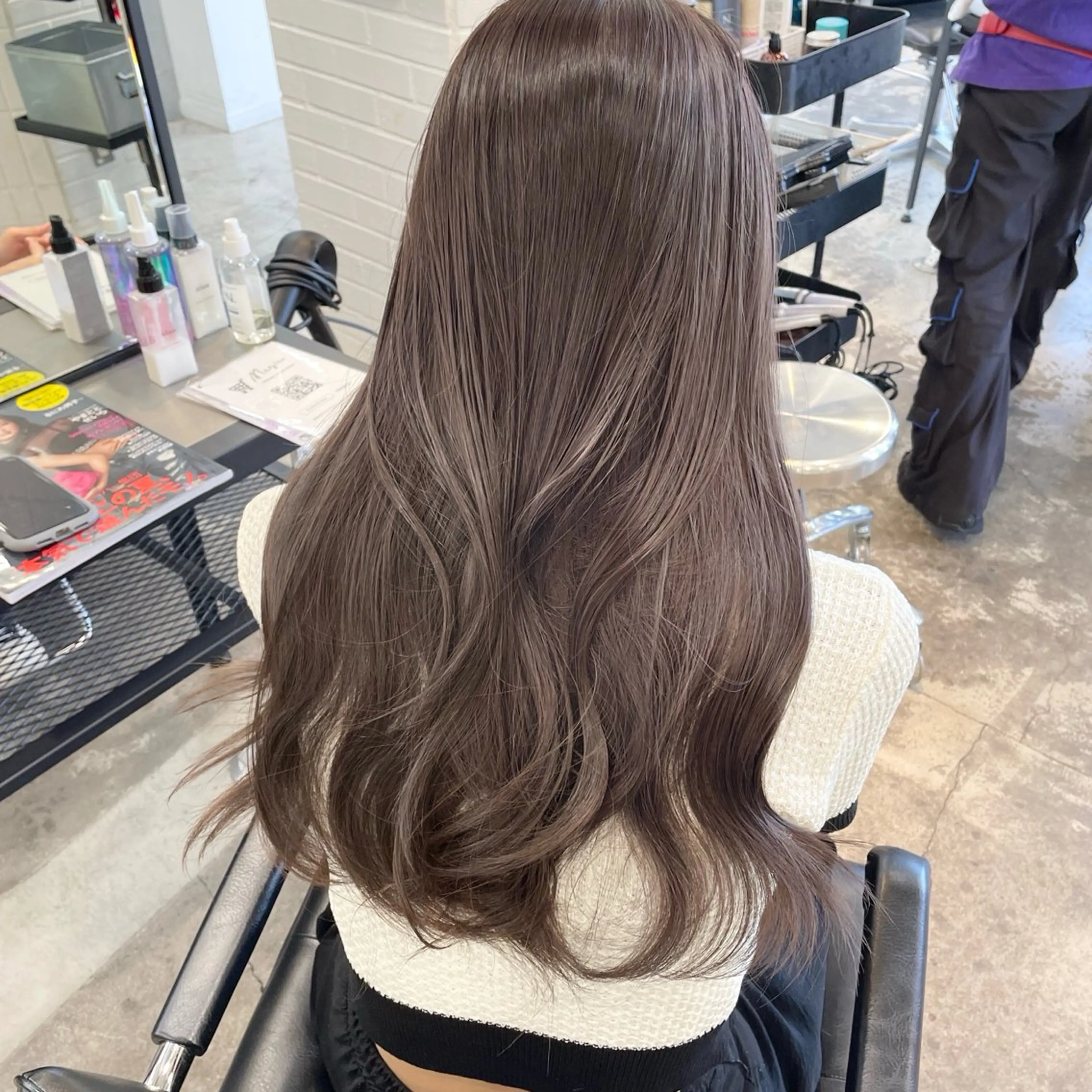 ロング カラー ブリーチ 透明感カラー グレージュ ラベンダーカラー ラベンダーグレージュ ヘアカラー レイヤー×グレージュ /ピンク🩷mioのヘアスタイル