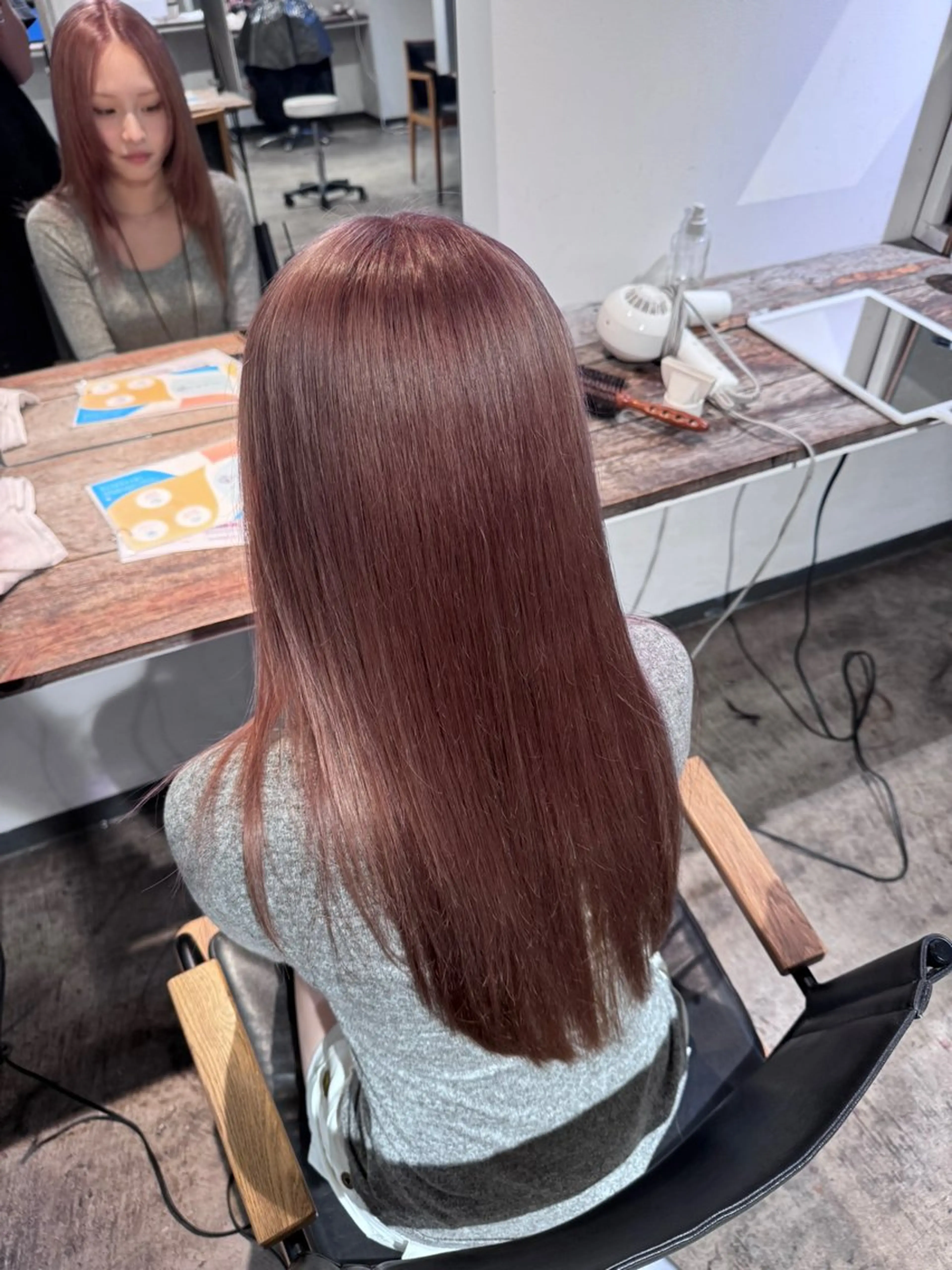ロング カラー ベージュカラー ブリーチ ボルドーカラー ブラウンカラー カシス ワンカラー/ 暖色カラー/宮本恵佑のヘアスタイル