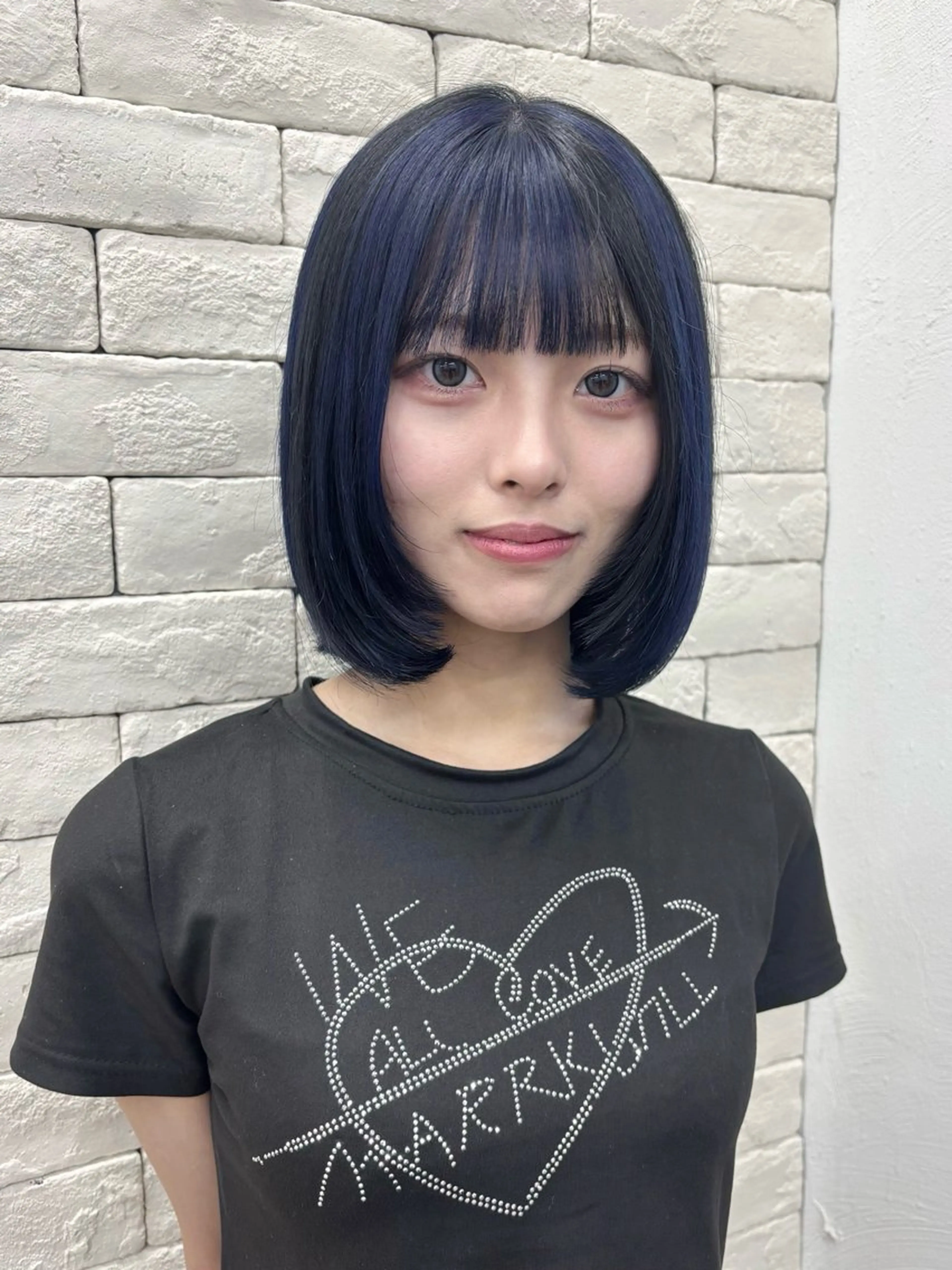 ミディアム カラー ブリーチ デザインカラー ハイトーンカラー ネイビーカラー シルバー ヘアカラー 【ハイトーンカラー/ 副店長】mizukiのヘアスタイル