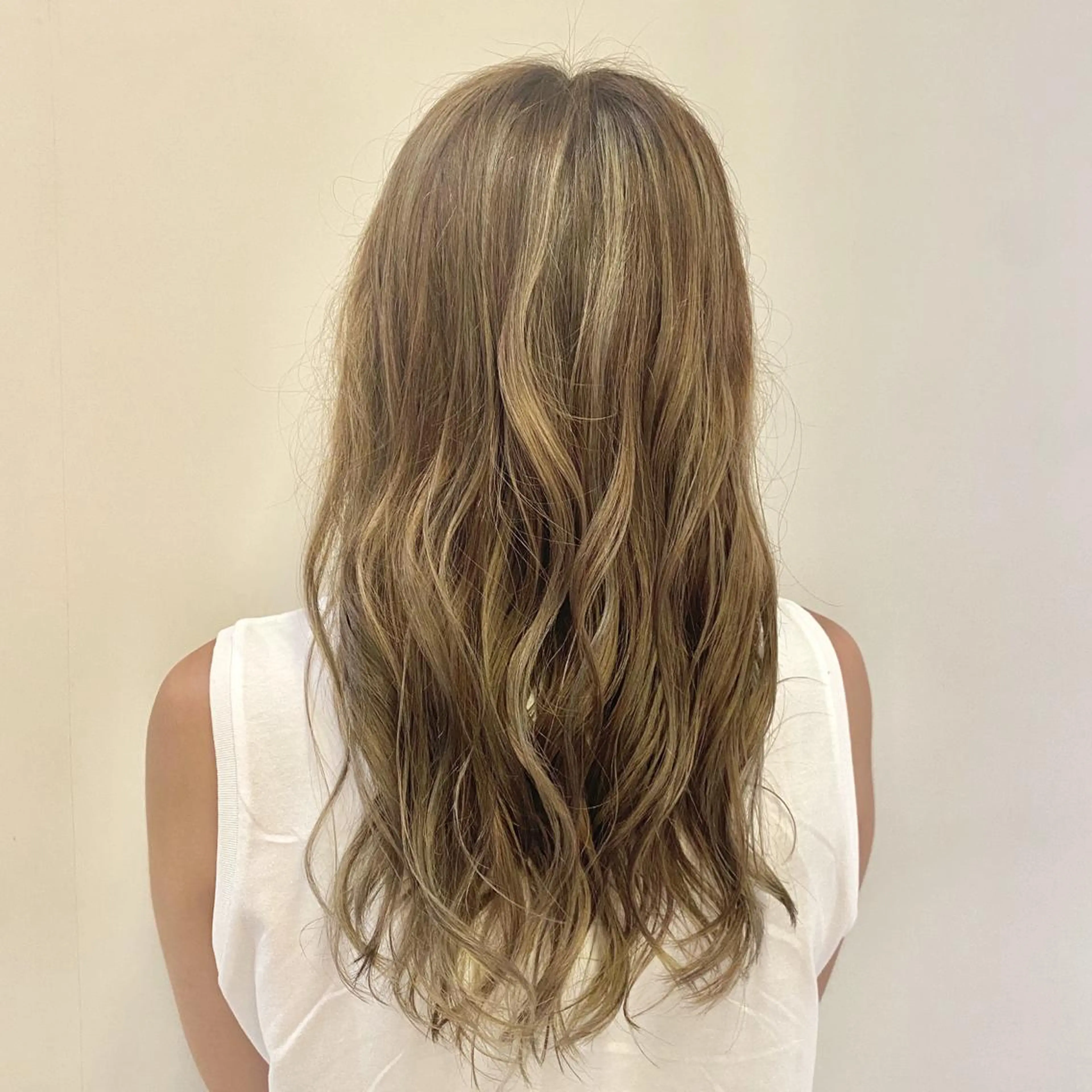 ロング カラー バレイヤージュ レイヤーカット 透明感カラー🌈 菊池 結衣のヘアスタイル