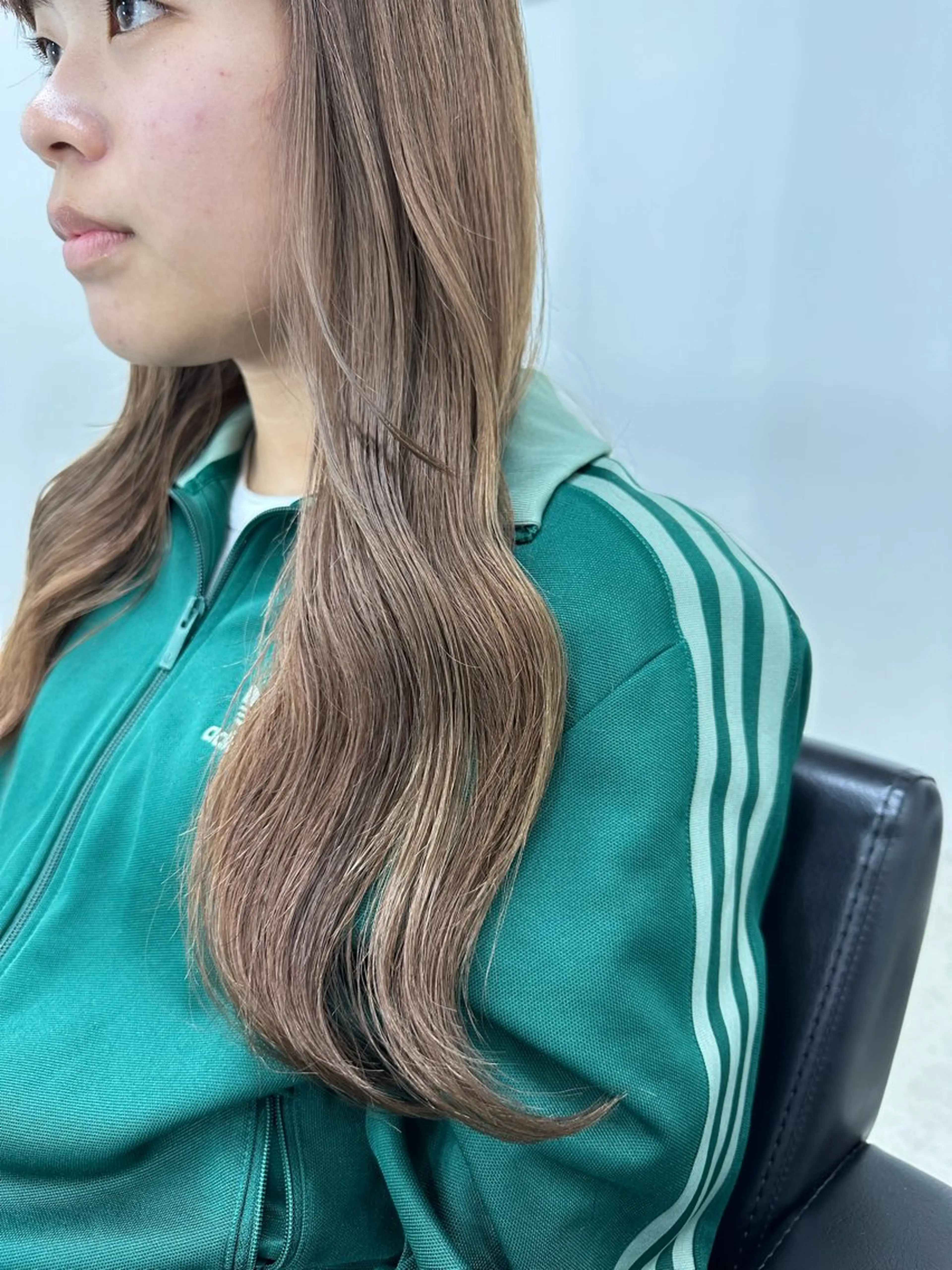セミロング カラー ブリーチ グレージュ ヘアカラー トリートメント 中河 ななのヘアスタイル