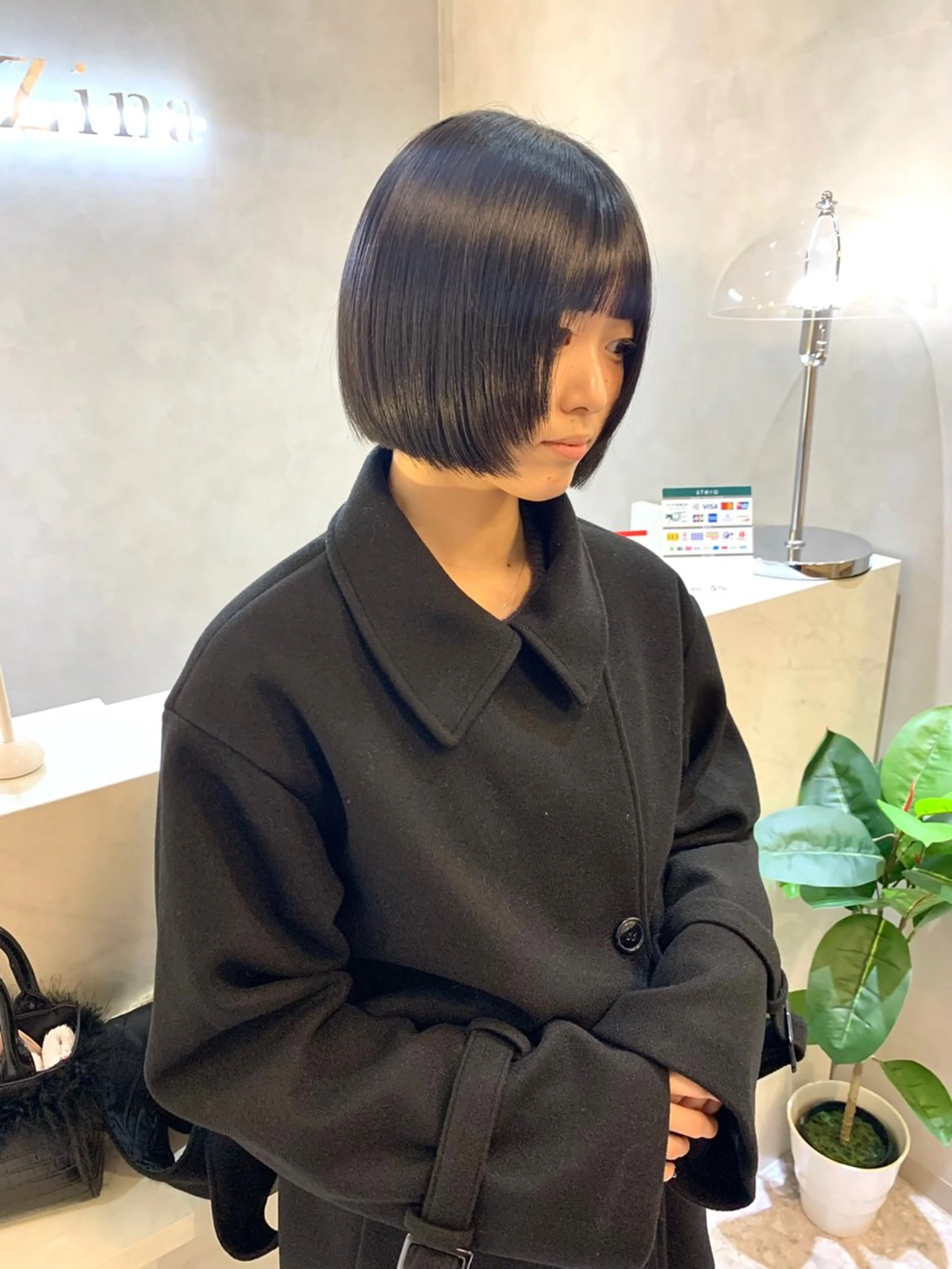 ショート カラー 黒髪 ブルーカラー ブルーブラック ケアカラー ボブ 韓国ヘア🇰🇷 松田光里のヘアスタイル