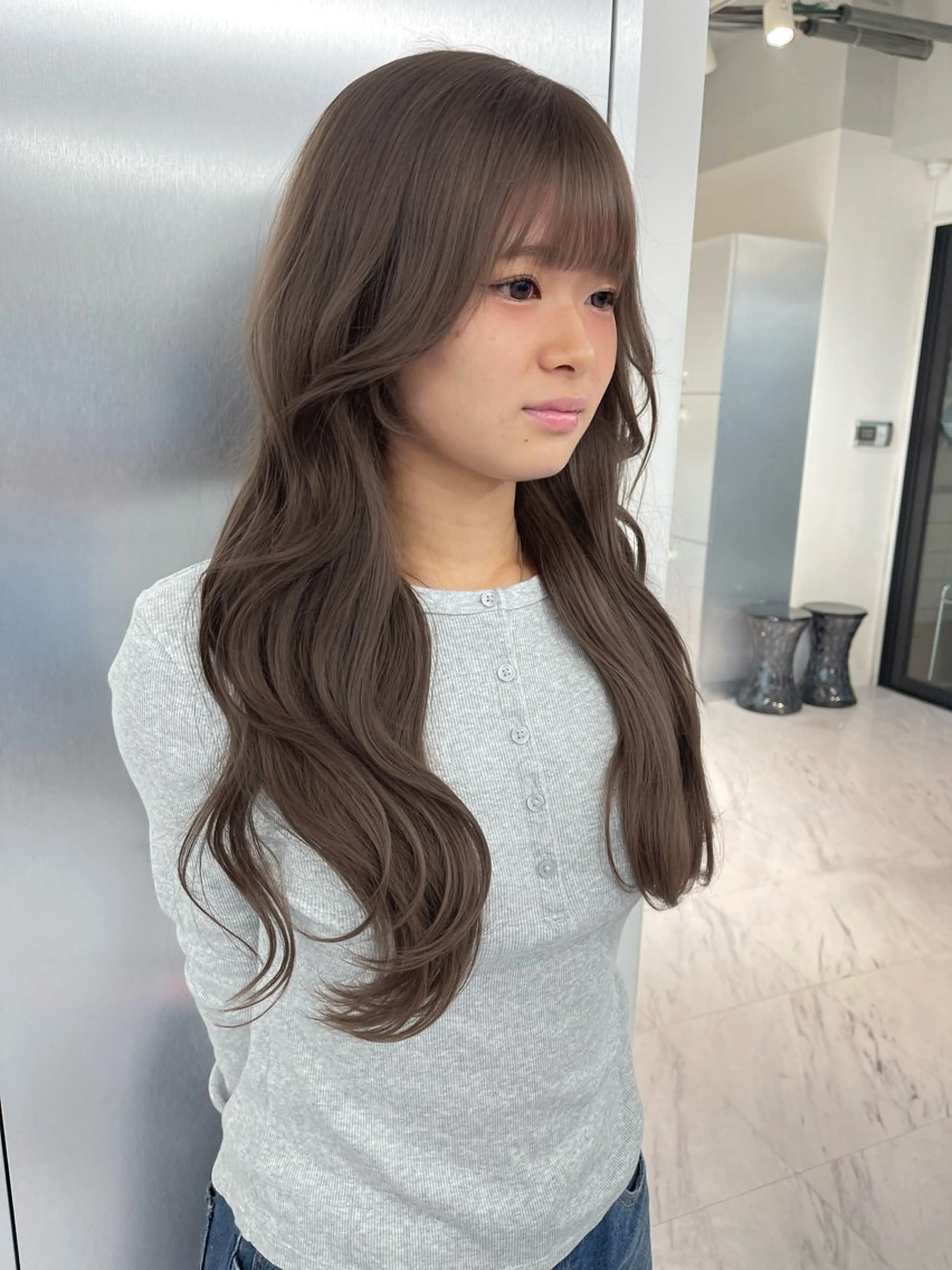 ロング カラー ベージュカラー ブリーチ ケアブリーチ デザインカラー ダブルカラー カット ヘアカラー トリートメント 宮崎　達也 ミルクティーベージュのヘアスタイル