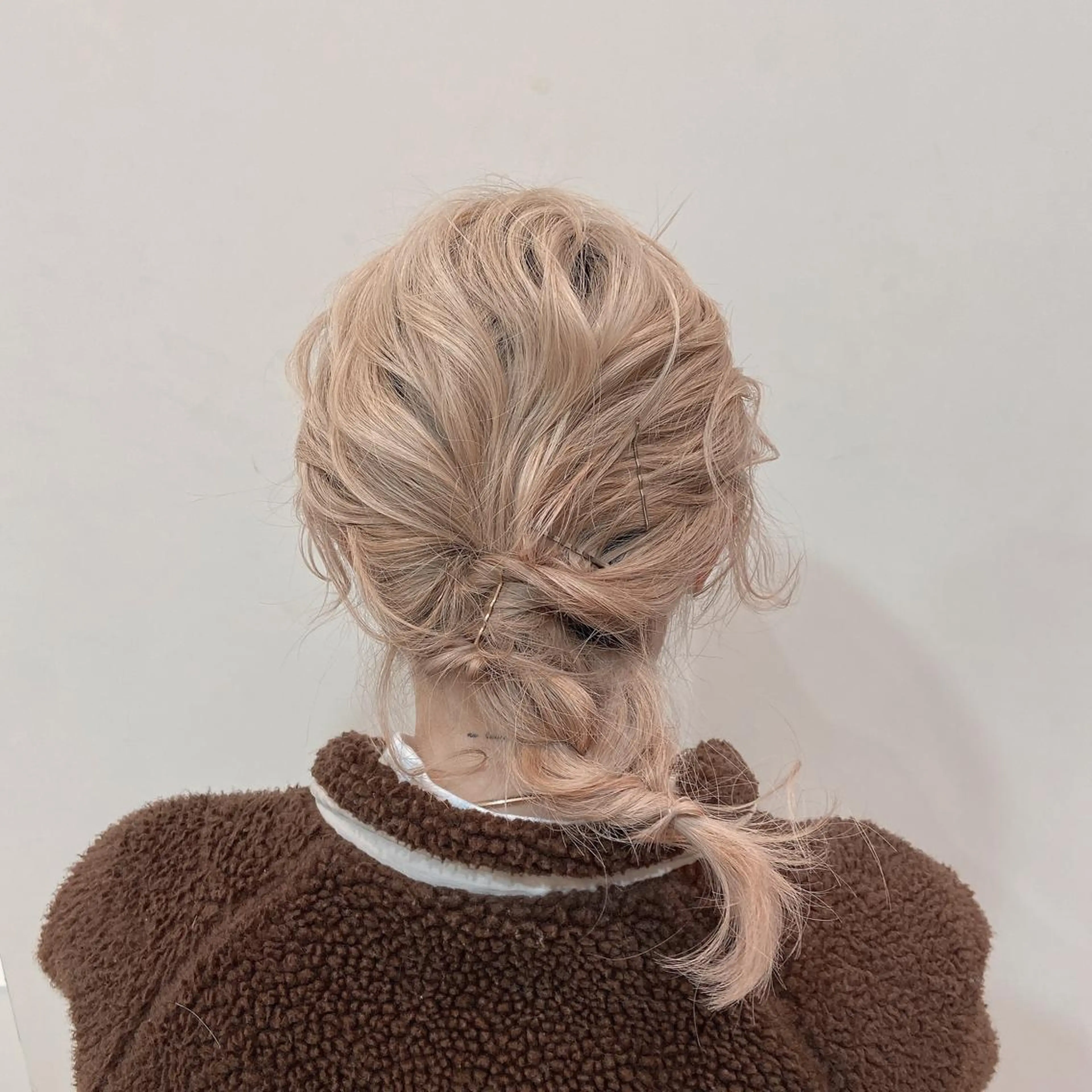 セミロング カラー ヘアアレンジ ヘアセット Mirai 🧸のヘアスタイル