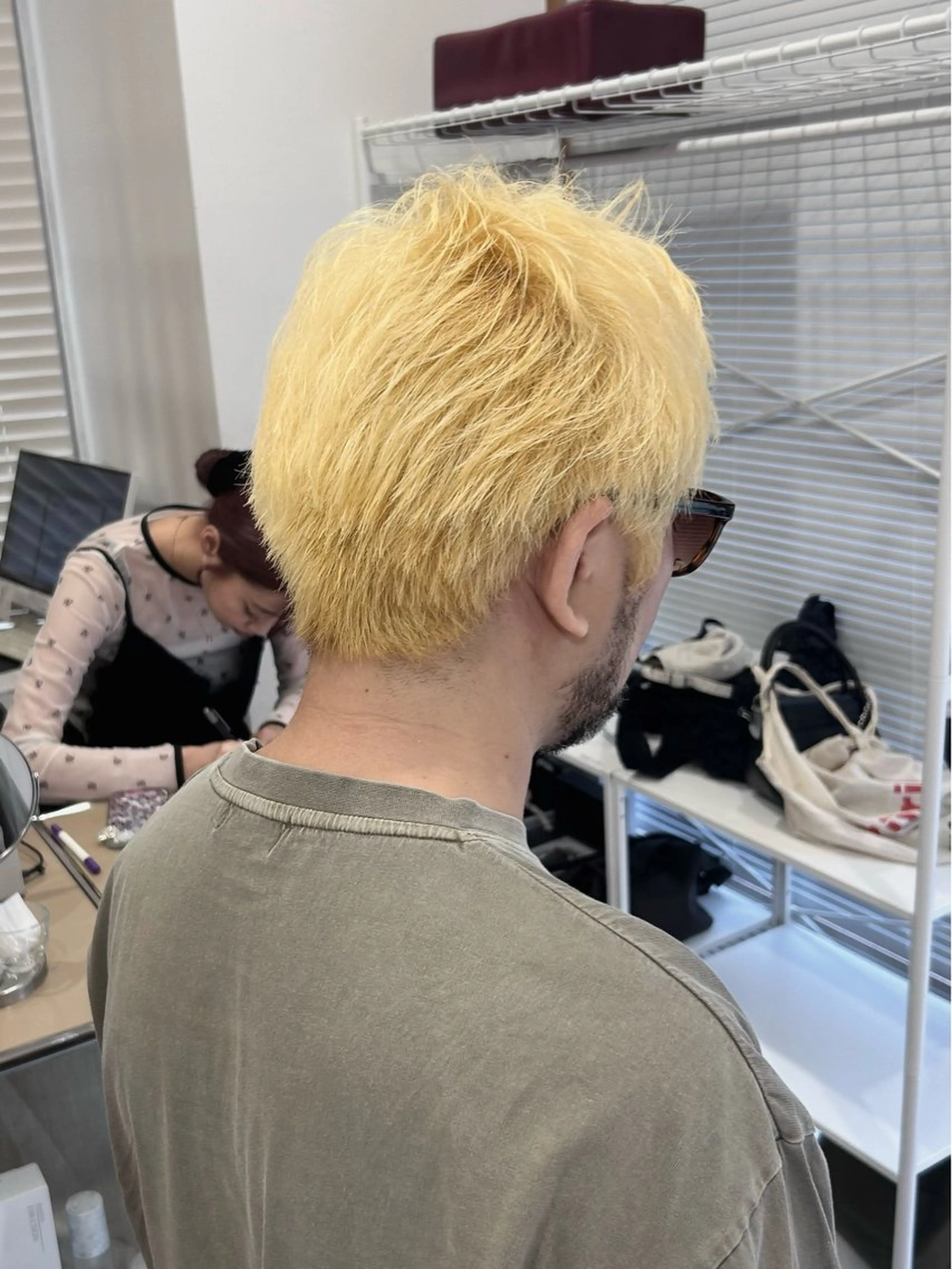 ショート カラー メンズ メンズブリーチ ブリーチ 抜きっぱなしブロンド カット ヘアカラー レイヤーカット🐺 hina🩶のヘアスタイル