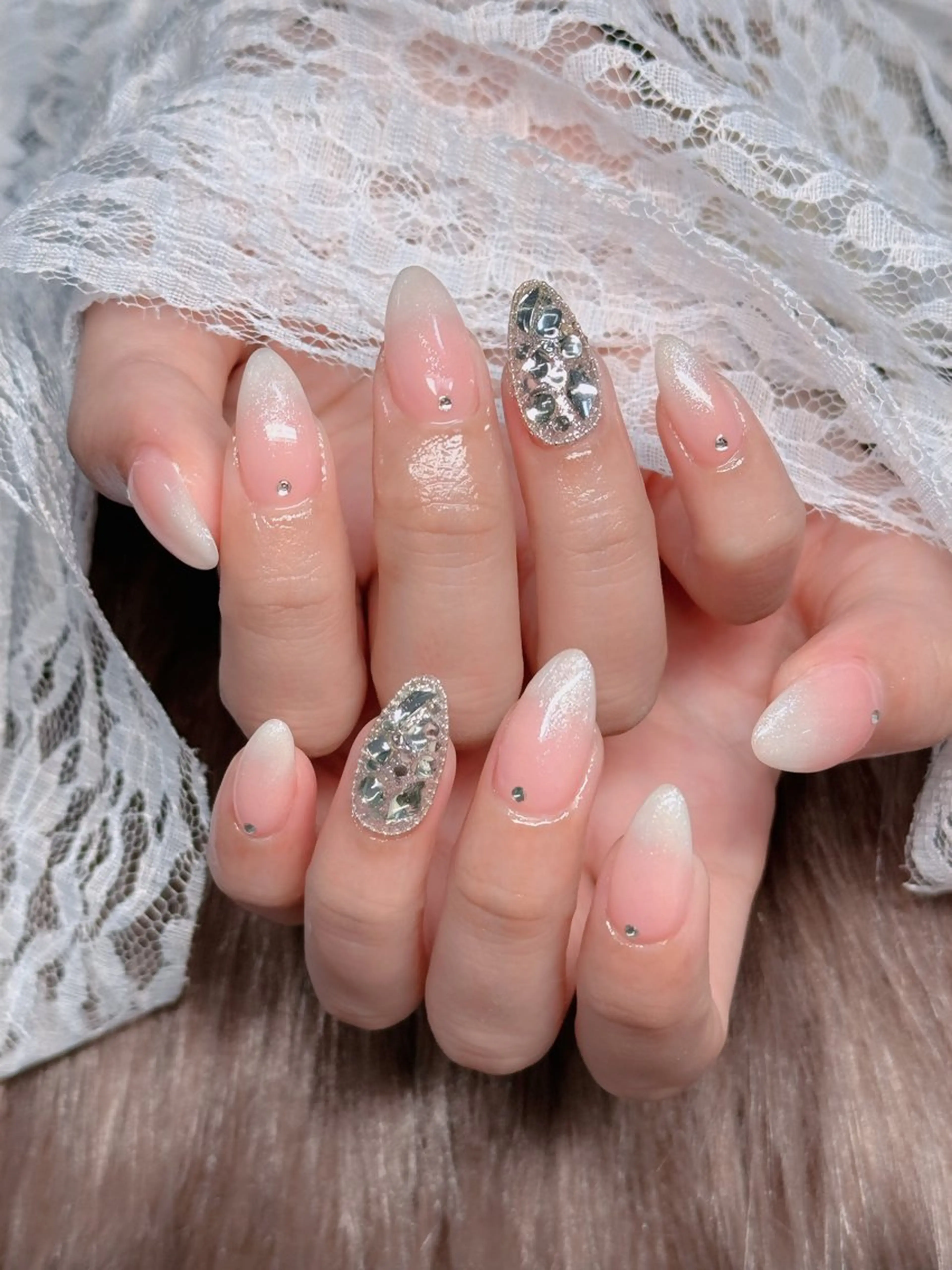 ネイル オーロラネイル フレンチネイル ジェルネイル ハロウィン キラキラネイル ハンドネイル H.baby Nail Salon所属・H.baby Nail Salonのネイルデザイン