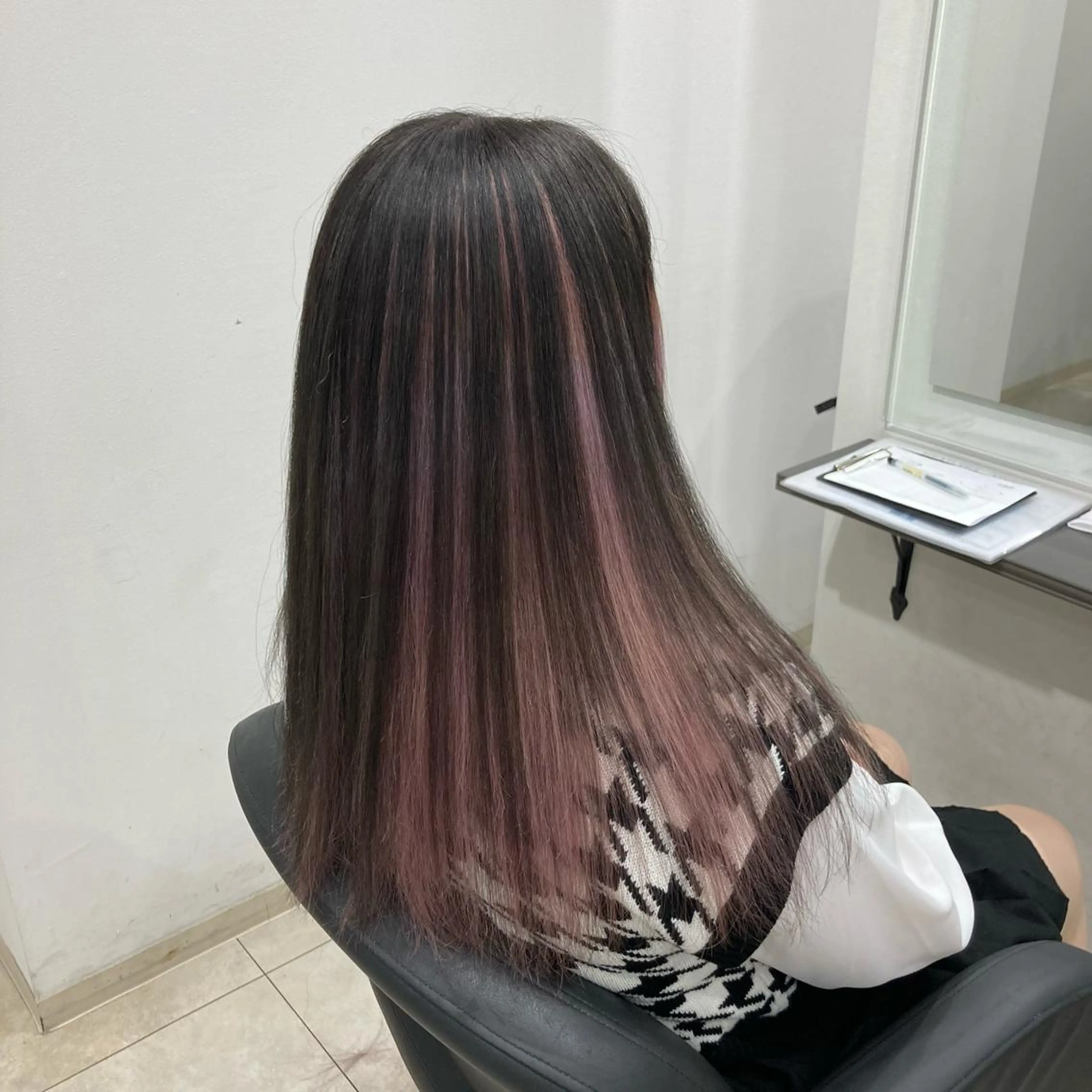 ロング カラー ブリーチ ピンクカラー ホワイトピンク ヘアカラー ピンクカラー🎀 米津 美佑のマツエク・マツパデザイン