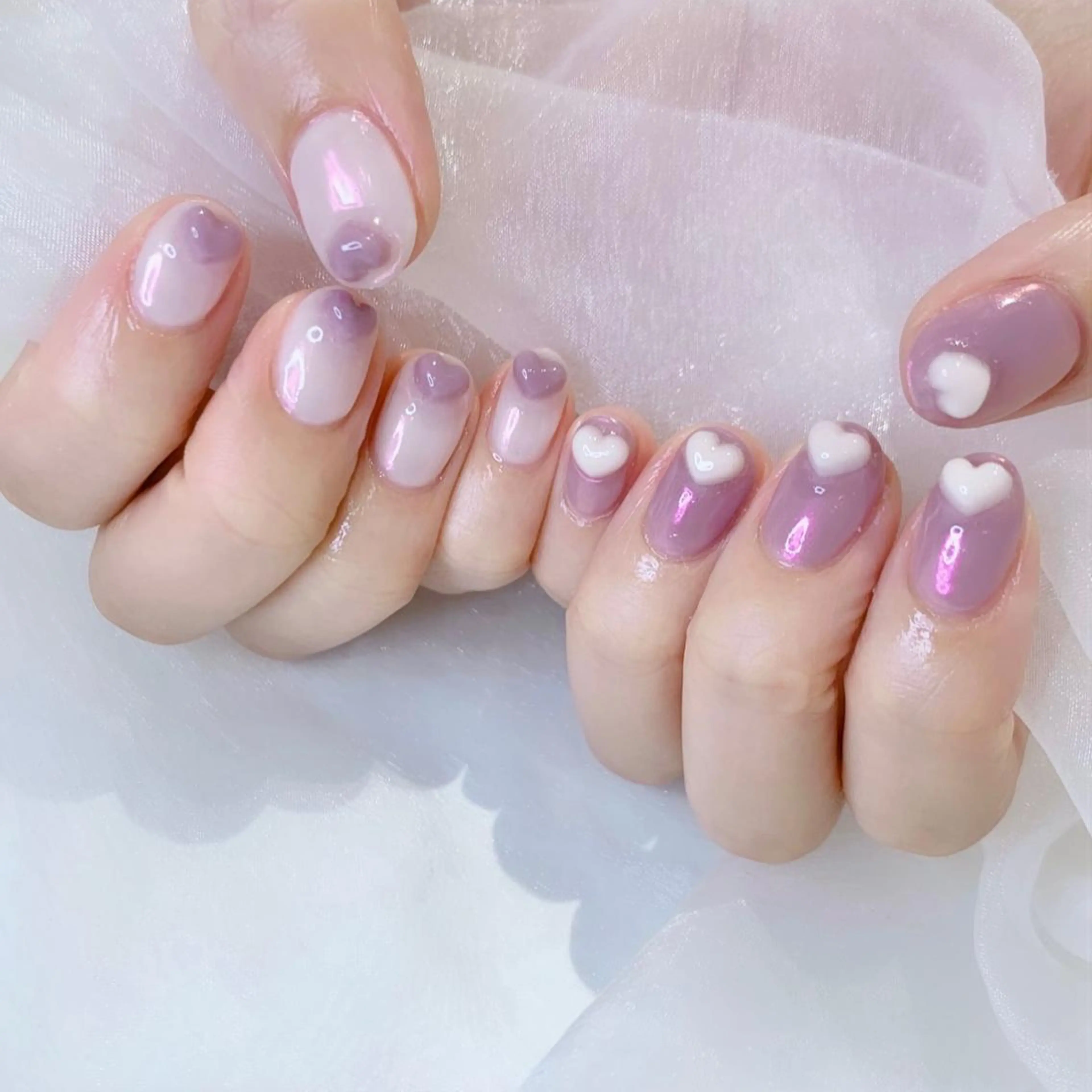 ネイル オーロラネイル ハート ピンク ホワイト ハンドネイル Kanon 🤍のネイルデザイン