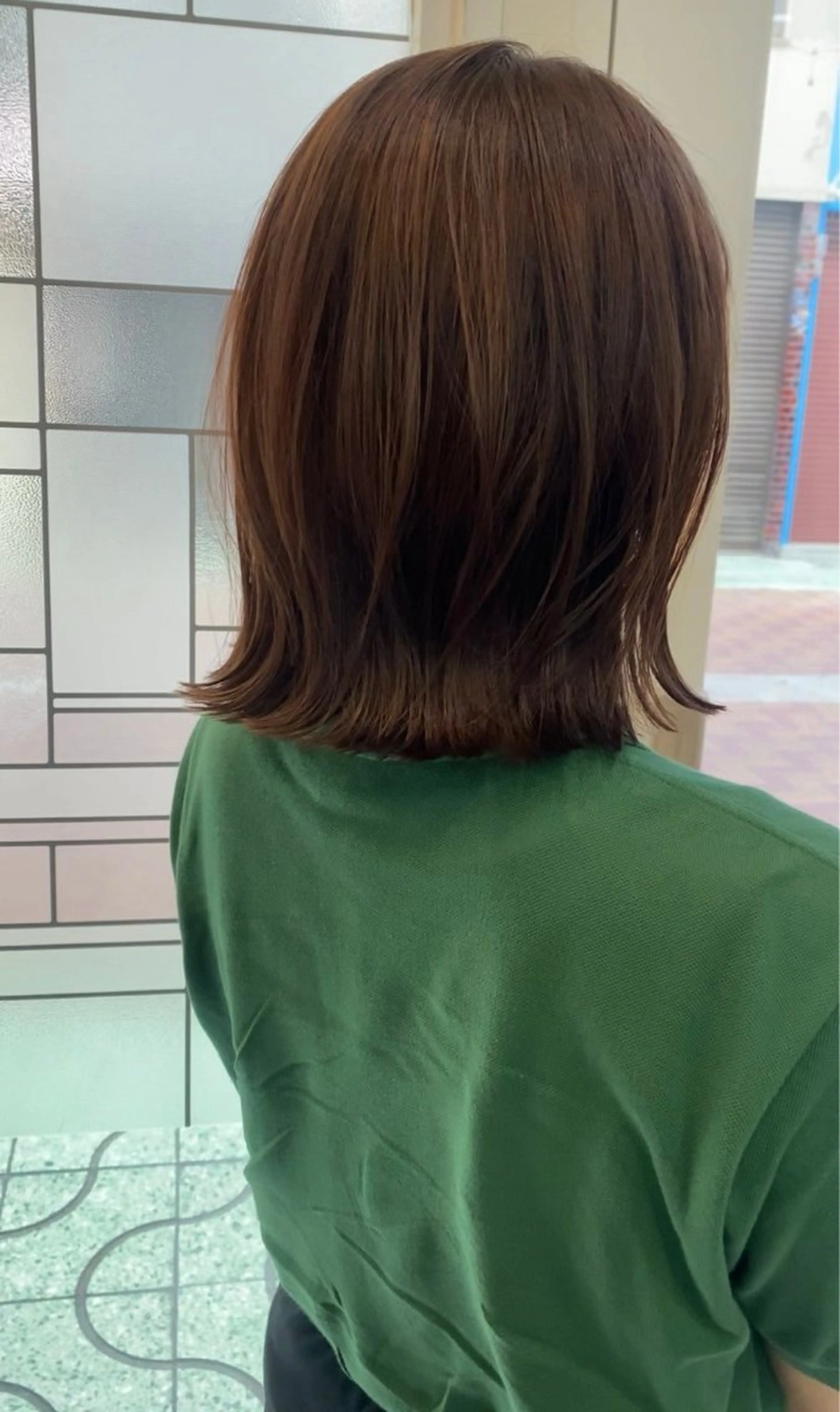 ミディアム カラー 生尾 虹水のヘアスタイル