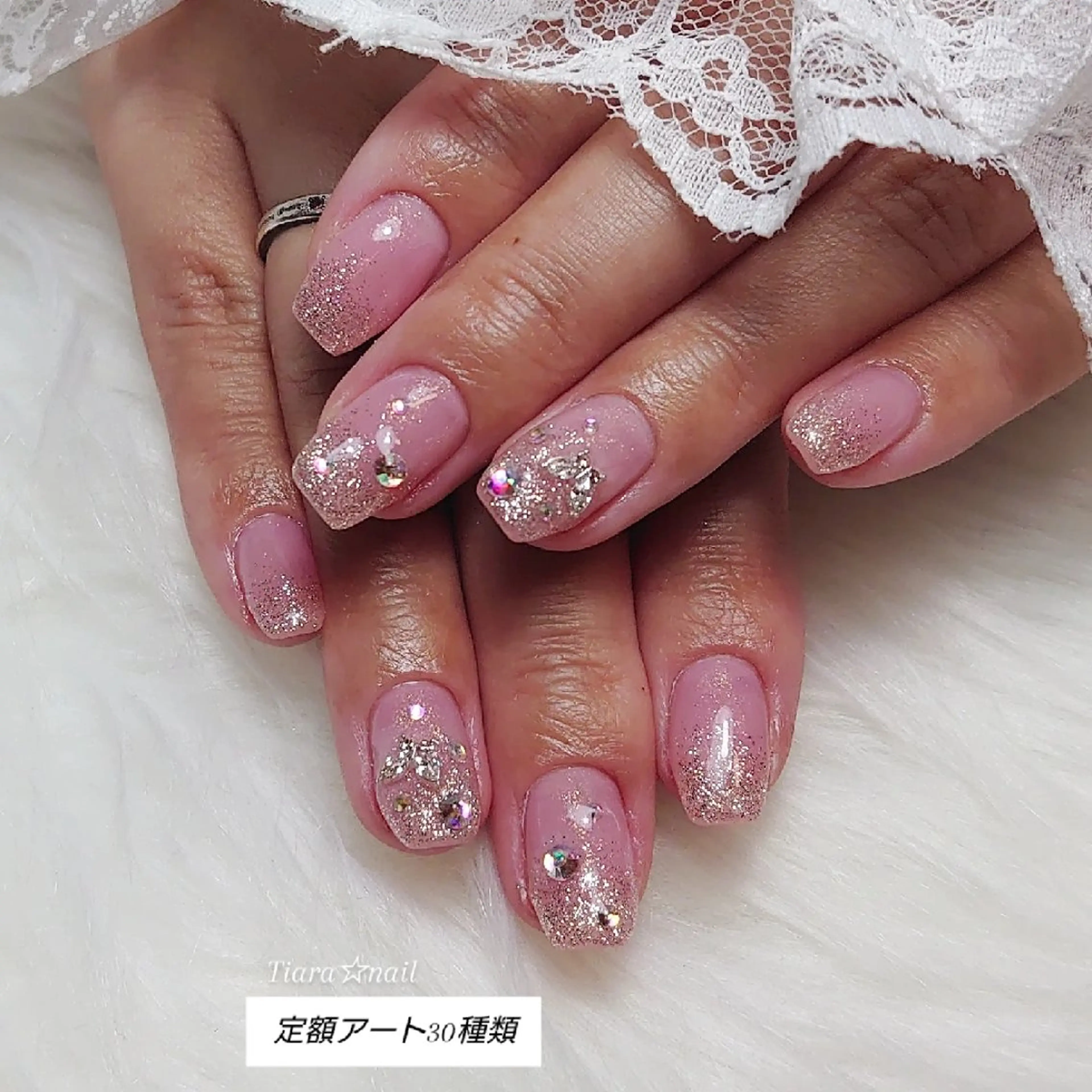 ネイル 入学式 グラデーション 卒業式 キラキラネイル ラメ(グリッター) 高木 彩香のネイルデザイン