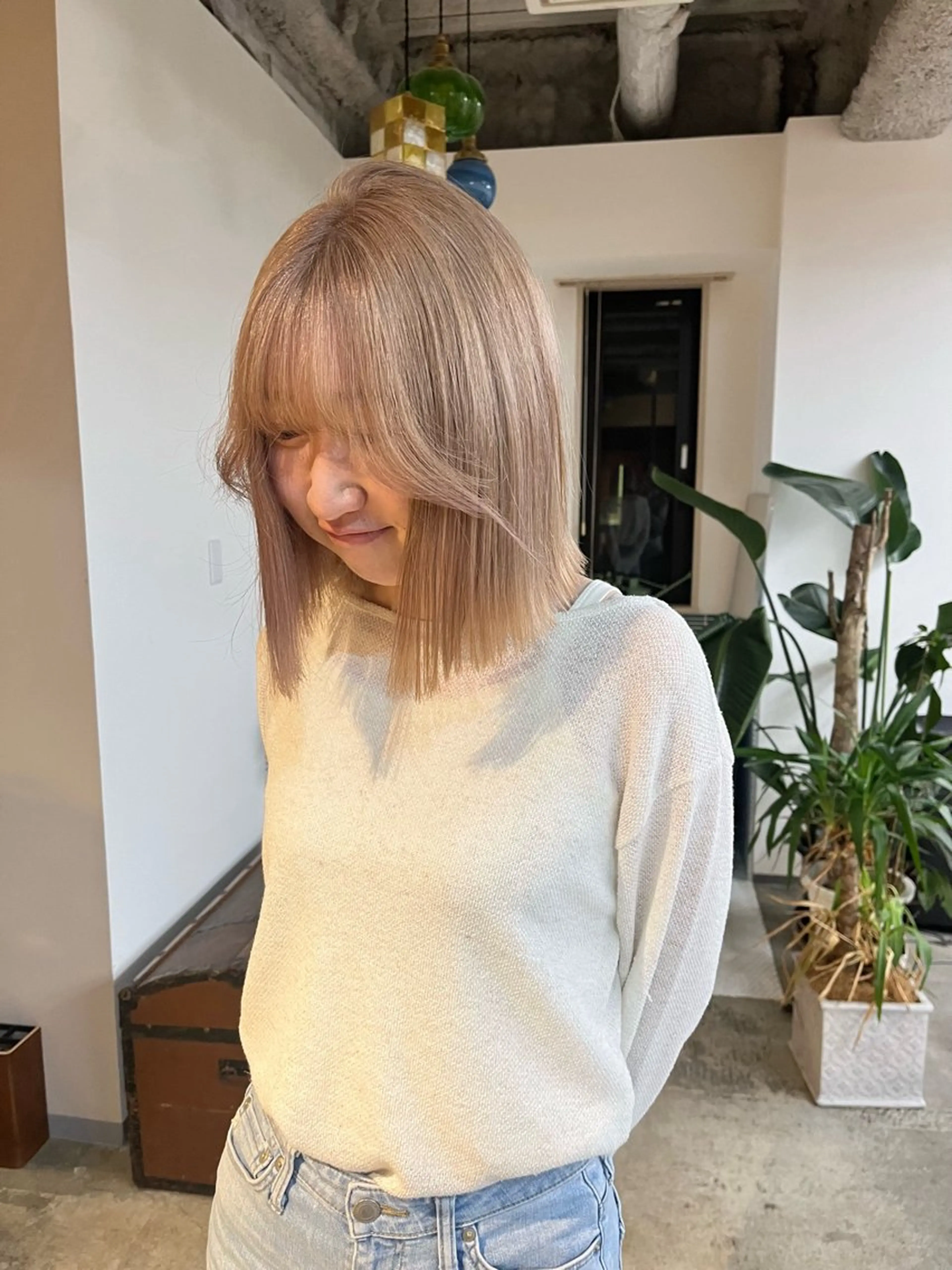 ミディアム カラー ベージュカラー ブリーチ ミルクティーベージュ カット ヘアカラー トリートメント 🩷ハイトーン透明感 レイヤー🩷ユリカのヘアスタイル