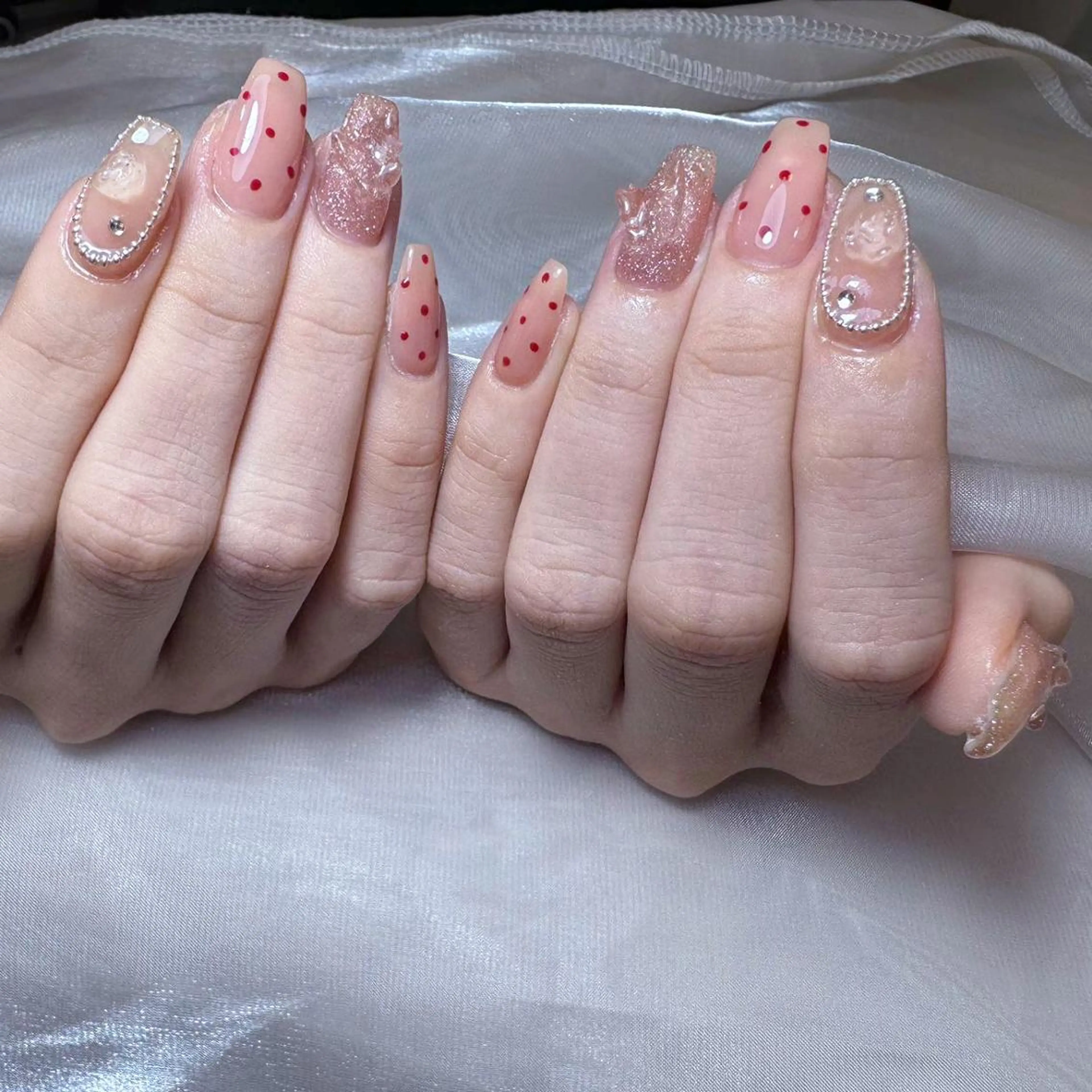 ネイル アートネイル オーロラネイル ガーリー キラキラネイル 韓国ネイル Nail Monsterのネイルデザイン
