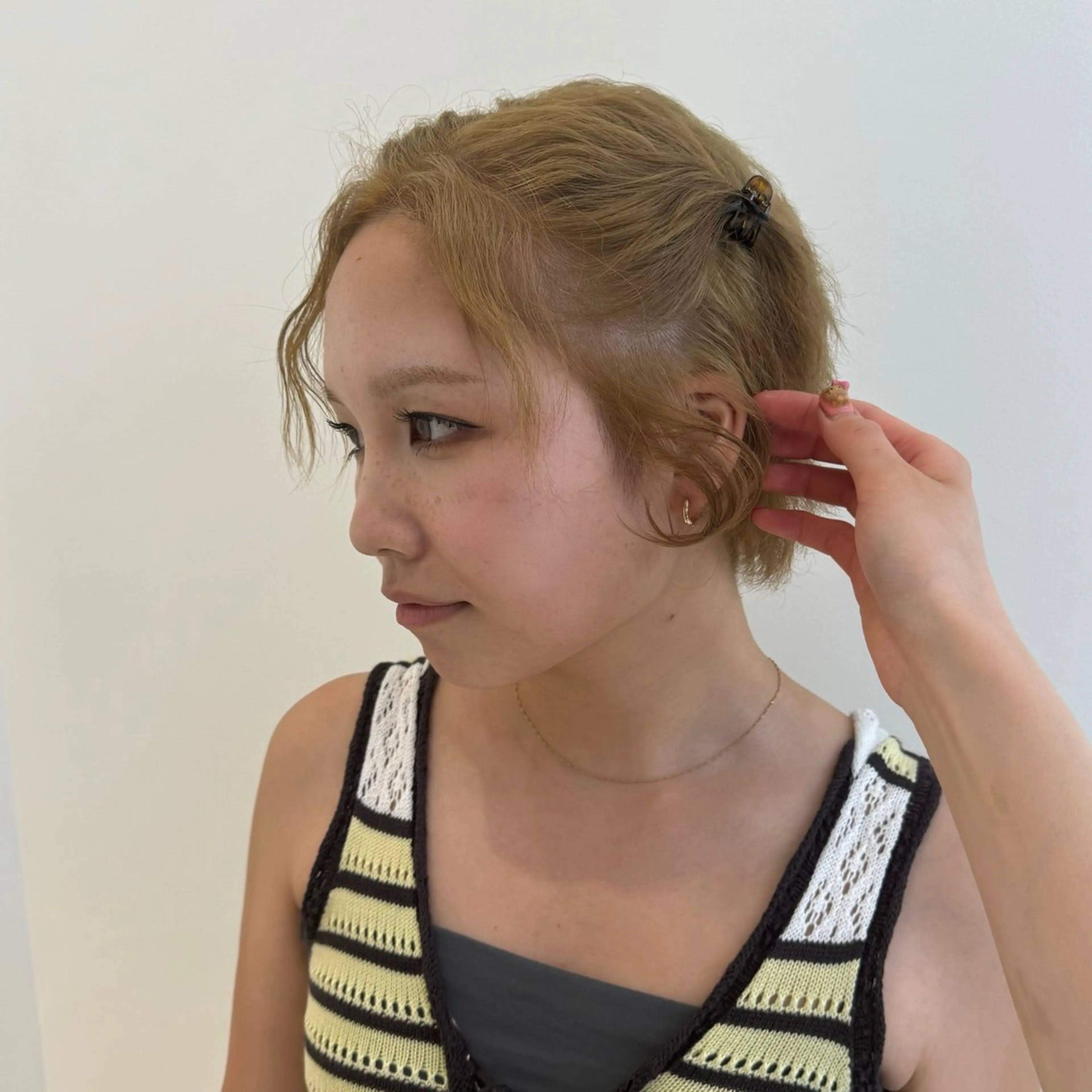 ミディアム カラー カット ヘアカラー トリートメント 🌼動き×透明感🩵 ハイトーン/ナナのヘアスタイル