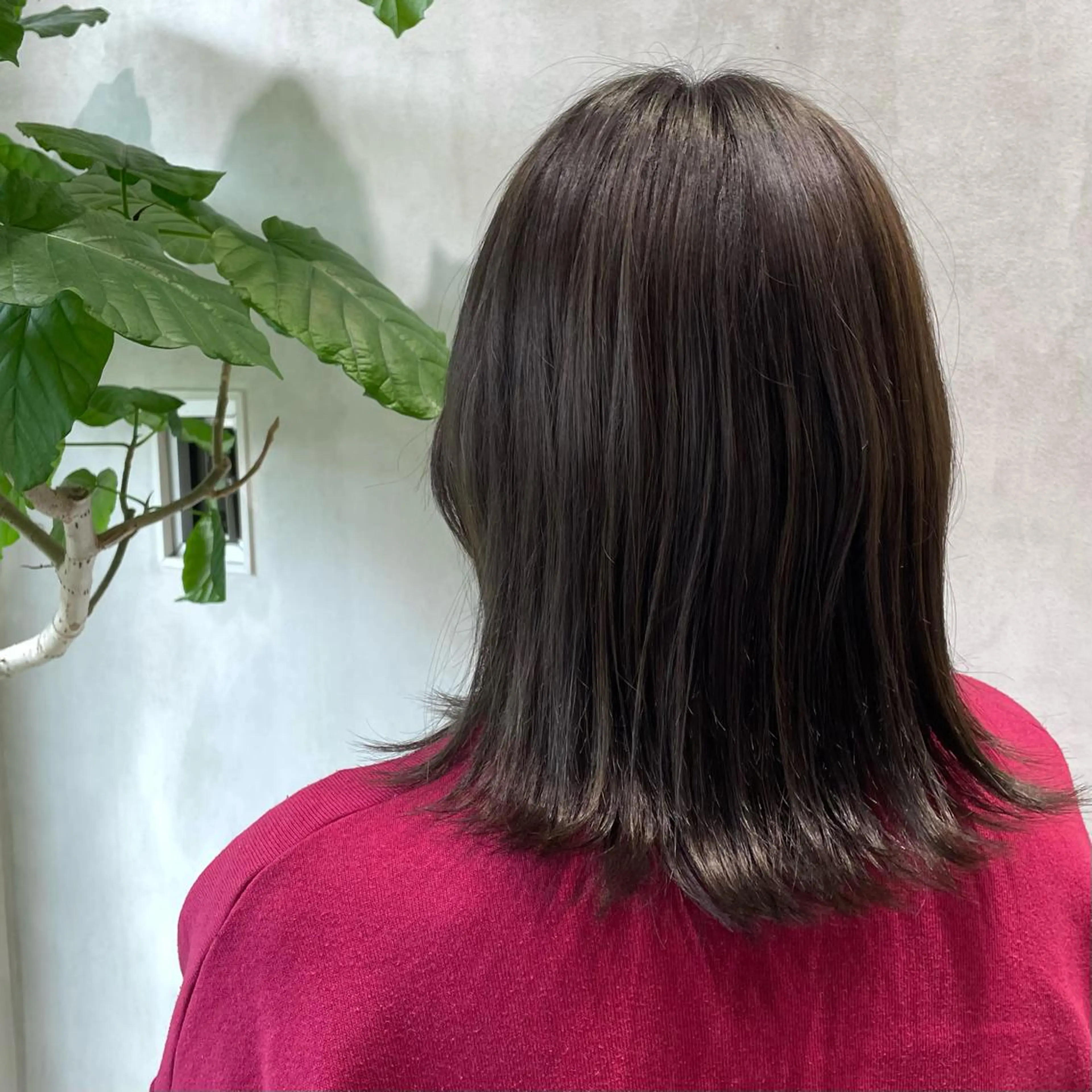 ミディアム カラー グレージュ 濱野 玲奈のヘアスタイル