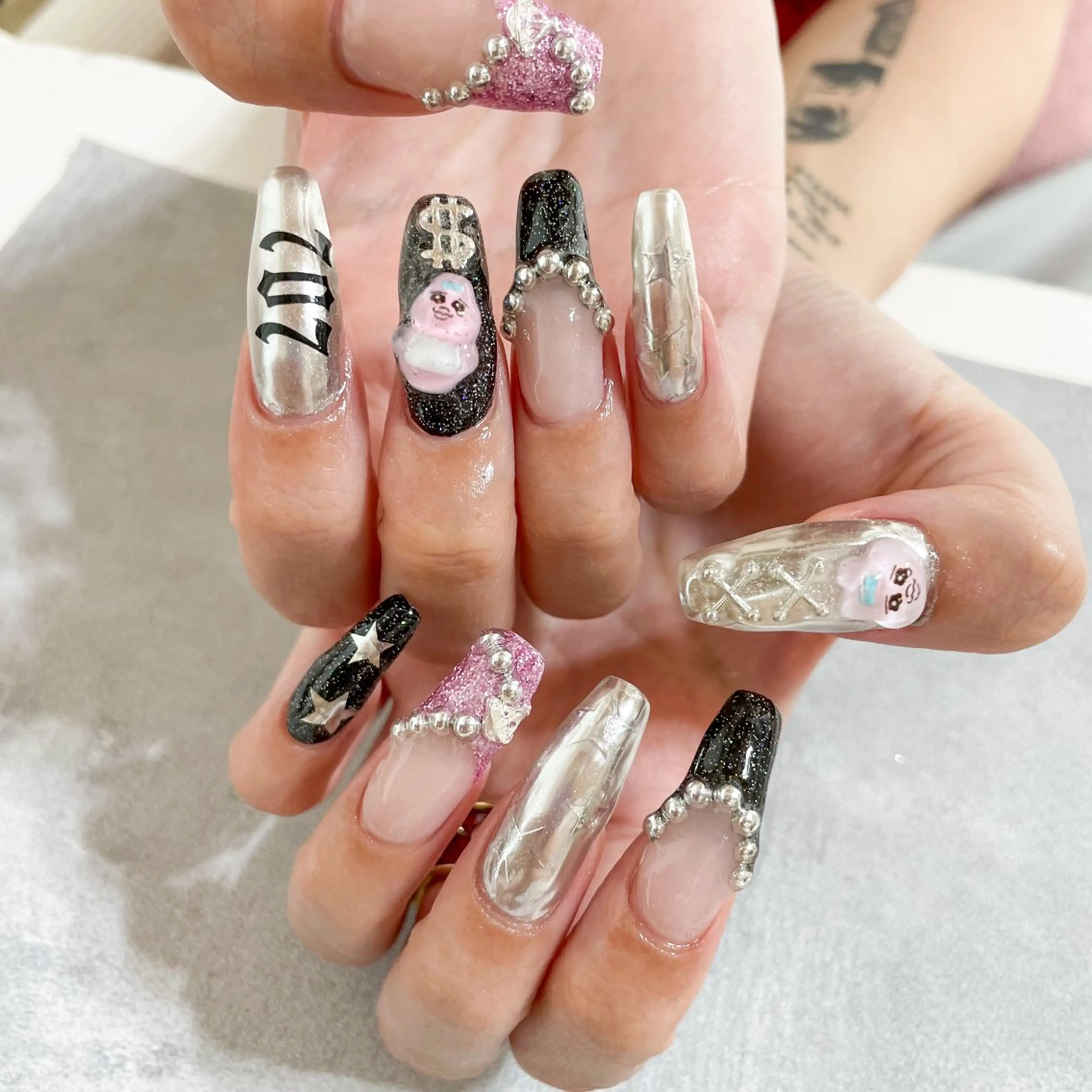 ネイル ハンドネイル ゴテゴテ💙ワンホン リオナのネイルデザイン