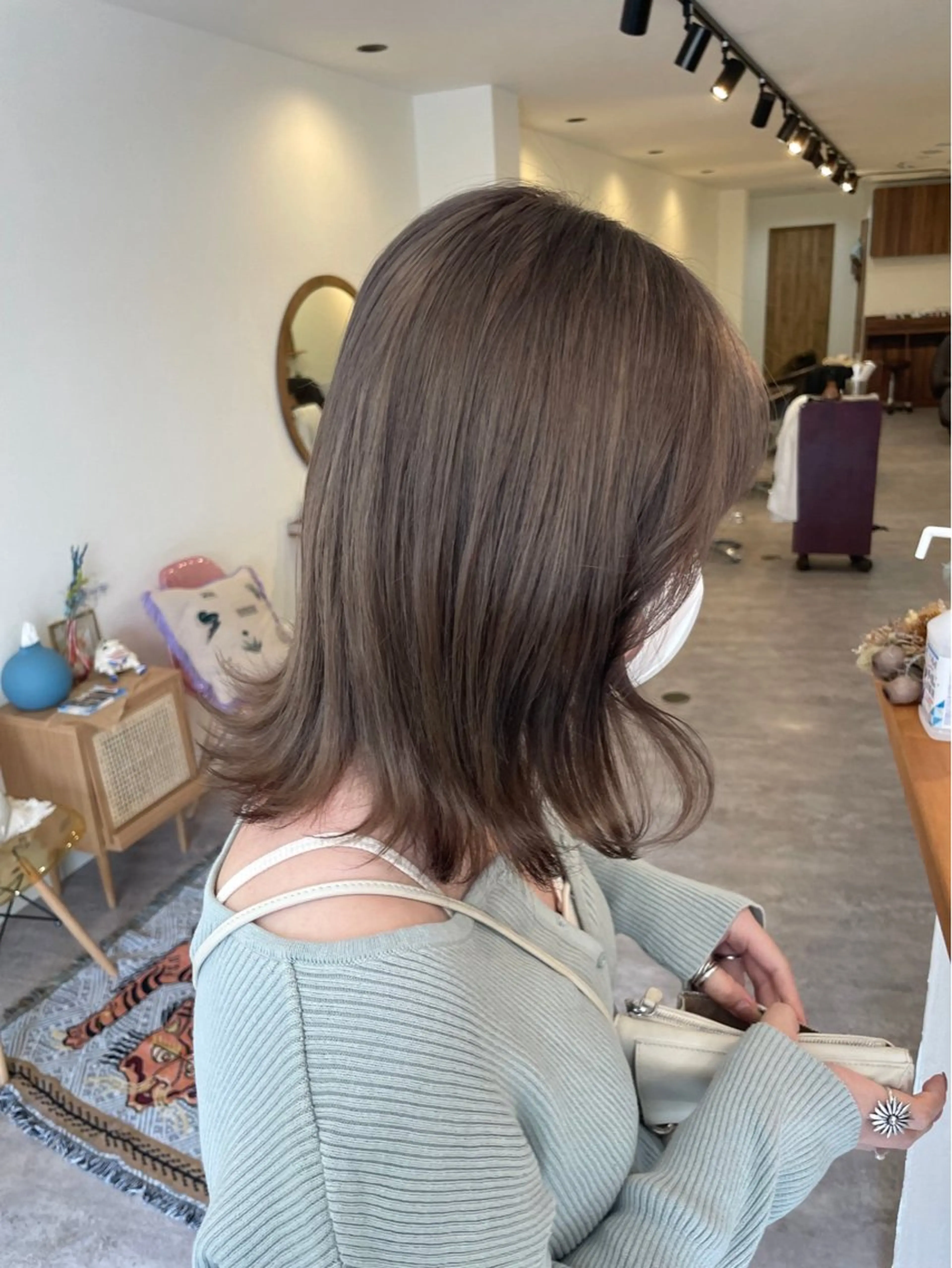 ミディアム カラー アッシュ アッシュグレー アッシュグレージュ グレージュ ヘアカラー nabi所属・梅田 薫のヘアスタイル