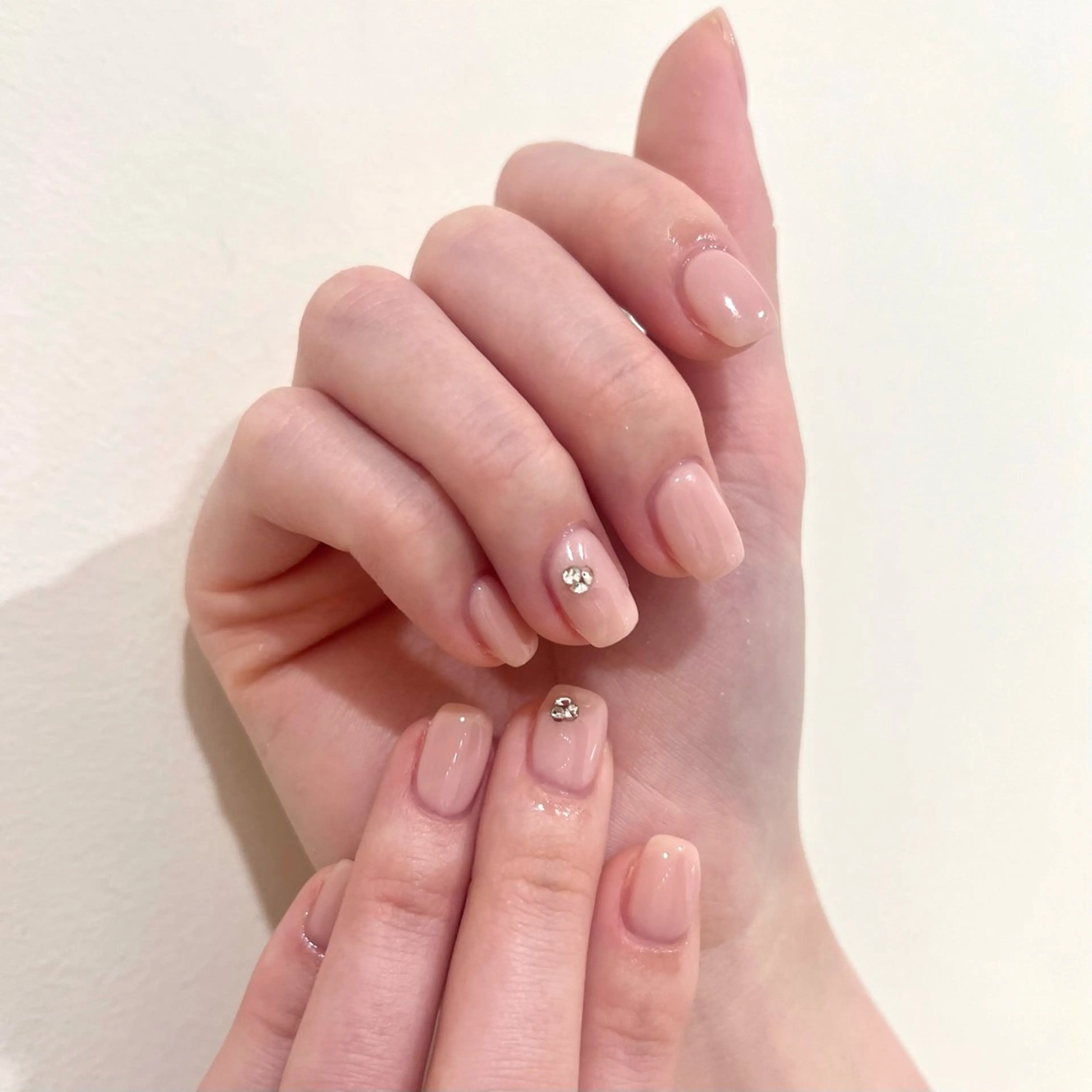 ネイル ストーンネイル ハンドネイル 🎀チーク/ちゅるん 🫧chisa🎀のネイルデザイン