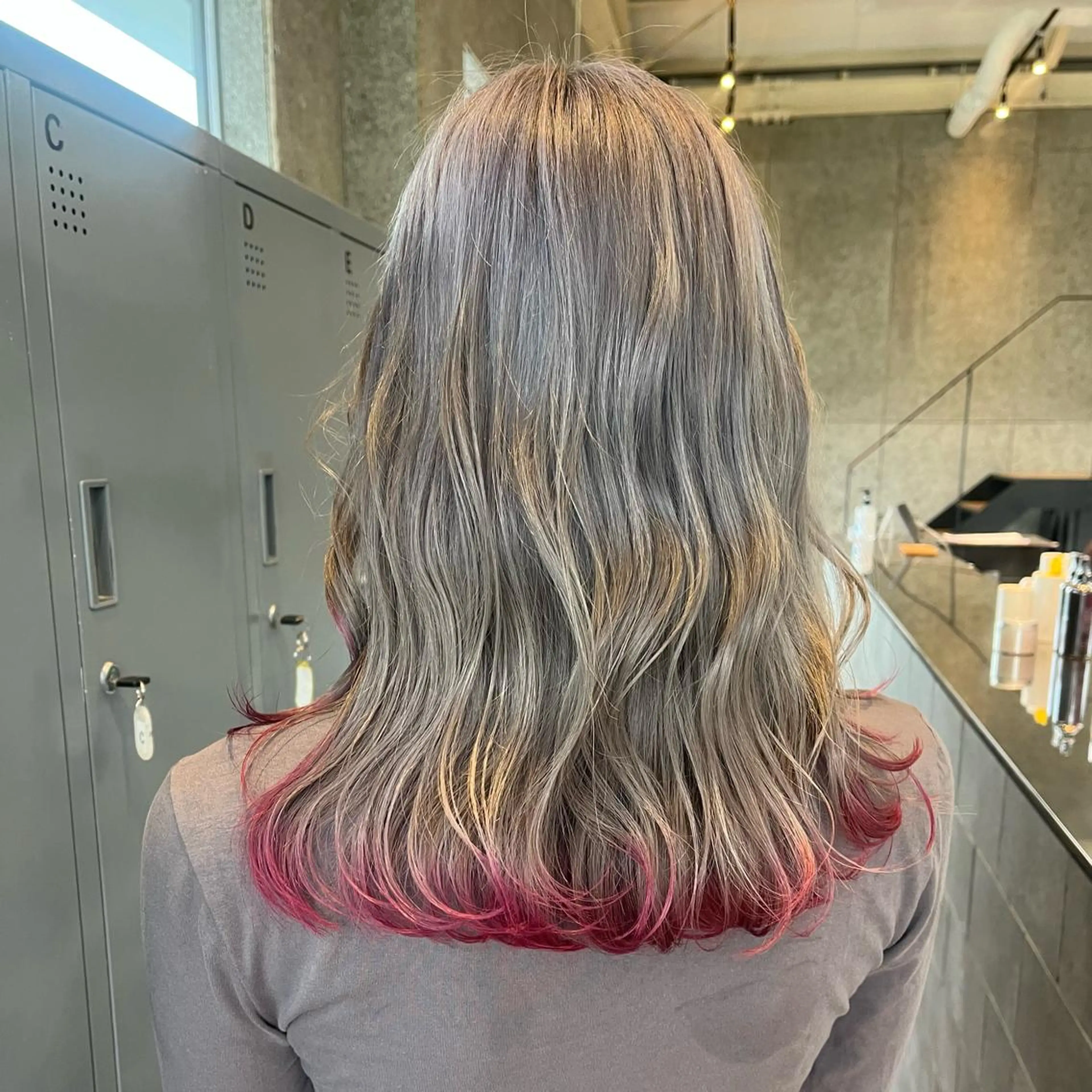 セミロング カラー ヘアアレンジ デザインカラー ボブハイトーン🦖 デザインMAMIのヘアスタイル