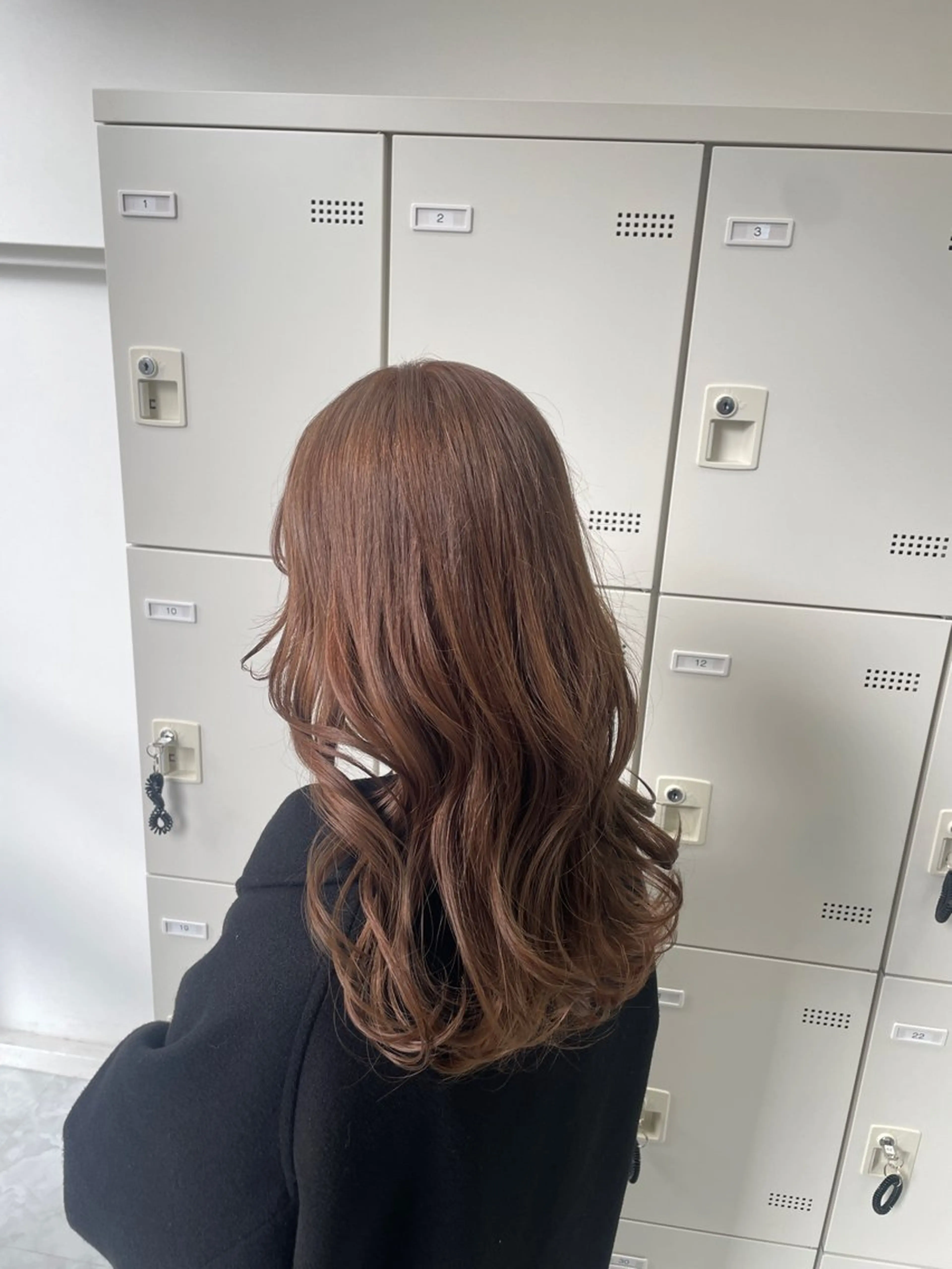 ロング ヘアカラー 大人上品🤍明るめ ベージュ🤍REOのヘアスタイル
