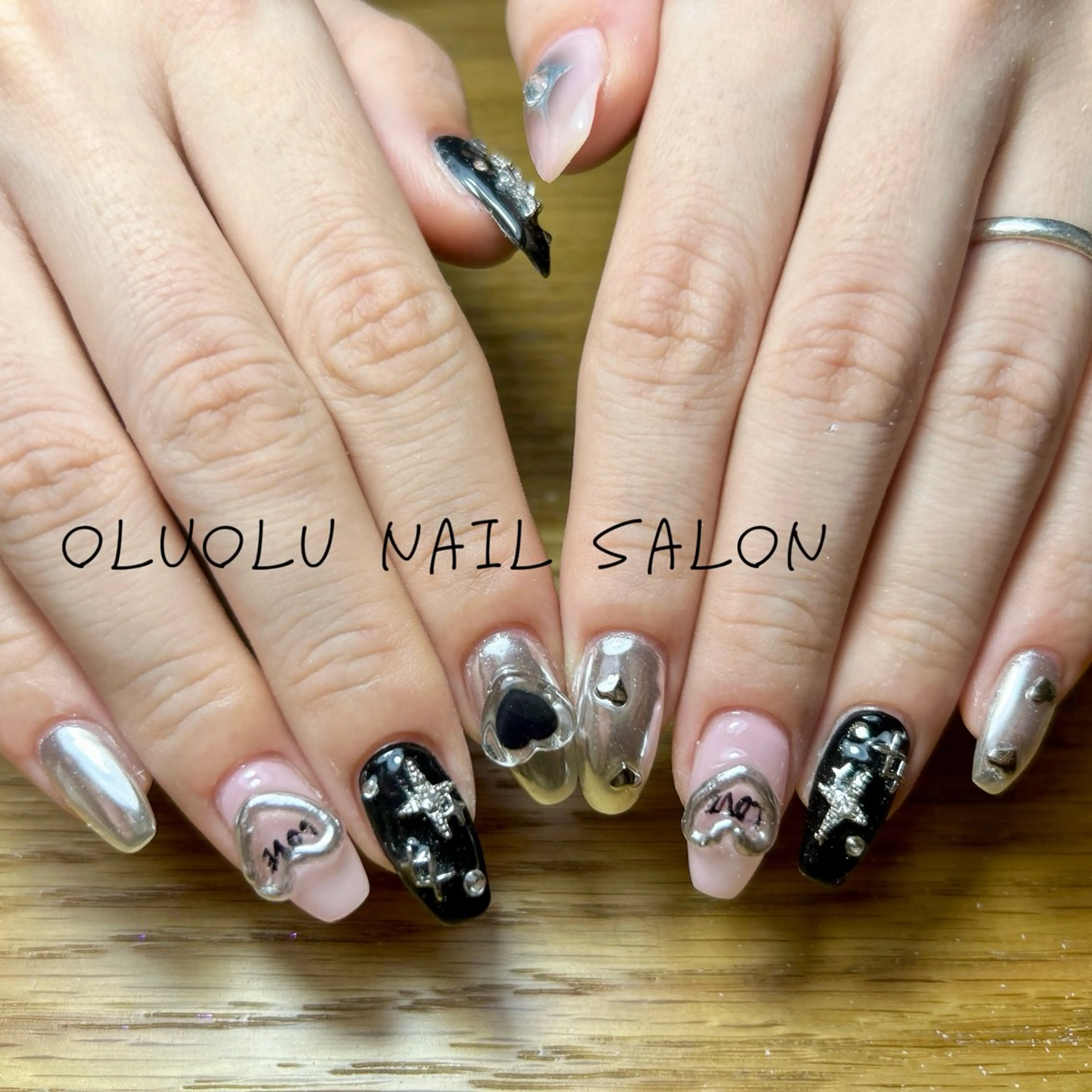 ネイル 韓国ネイル ストーンネイル oluolu nailsalonのネイルデザイン