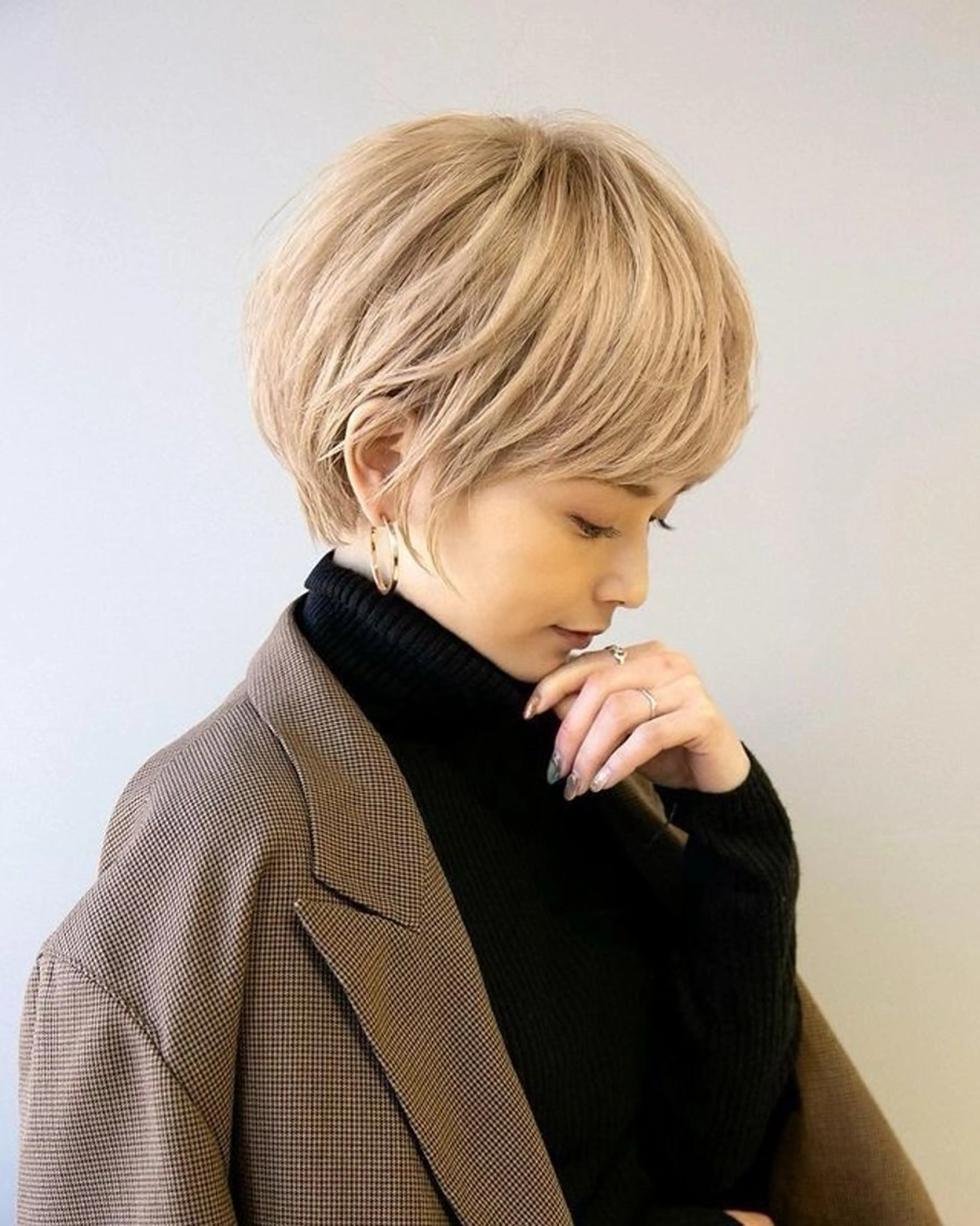 ショート ショートレイヤー レイヤーカット ショートヘア YUI/レイヤー/ ウルフ/艶カラーのヘアスタイル