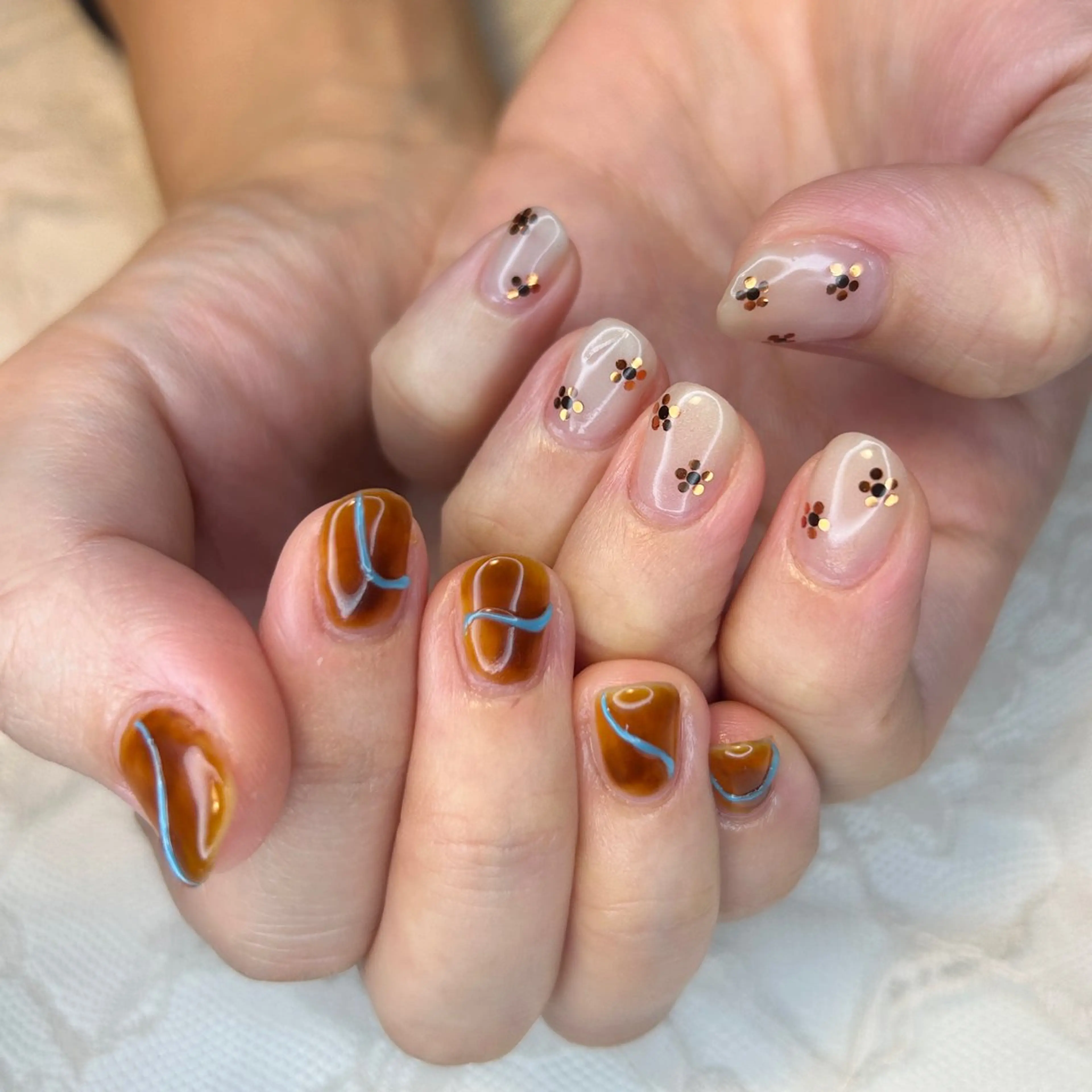 ネイル べっ甲ネイル ブルー フラワーネイル マグネットネイル ハンドネイル Lily nail所属・Lily nailのネイルデザイン