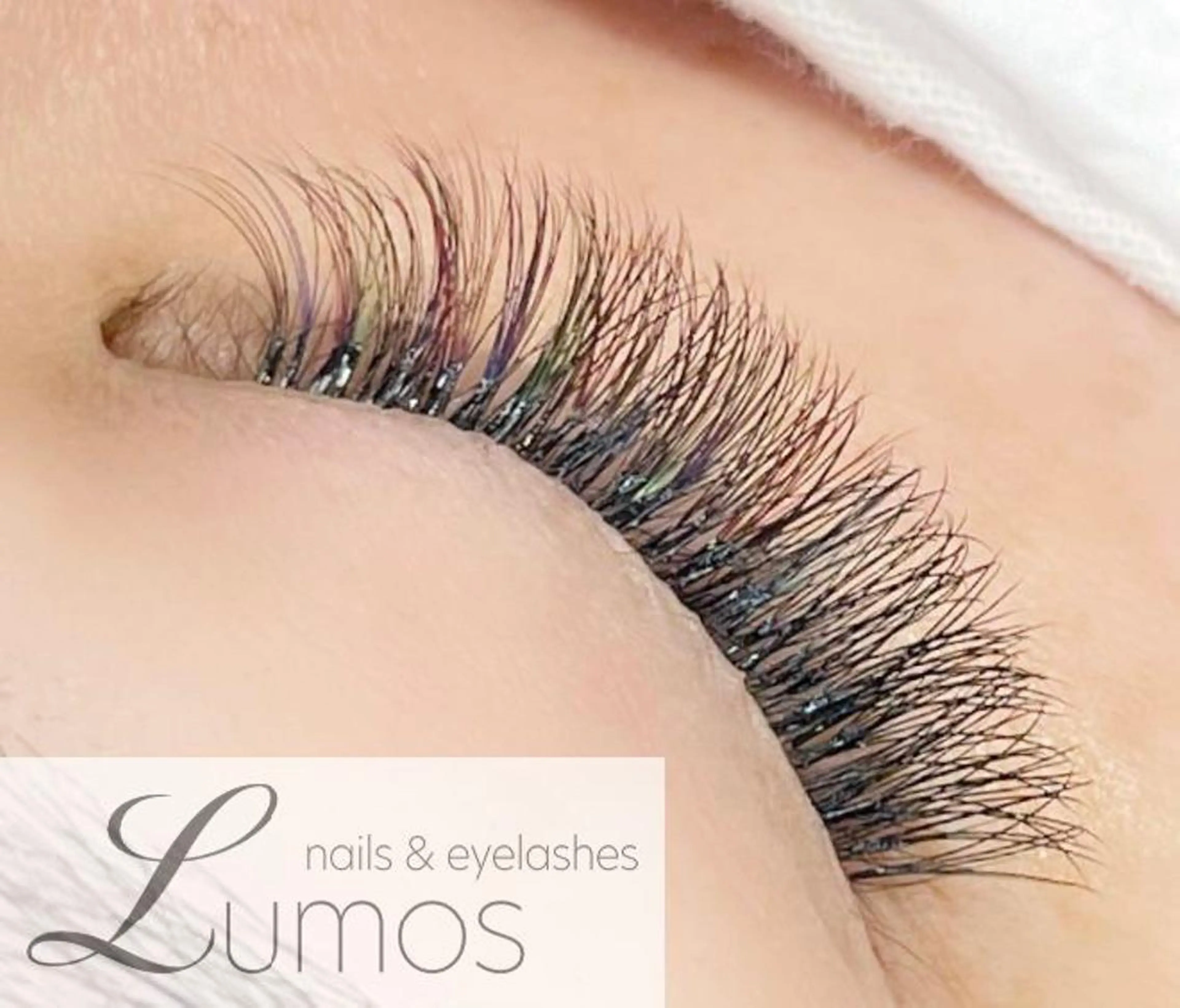 マツエク・マツパ カラーマツエク ボリュームラッシュ マツエク Lumos nail&eyelash所属・Lumos Ayakaのマツエク・マツパデザイン