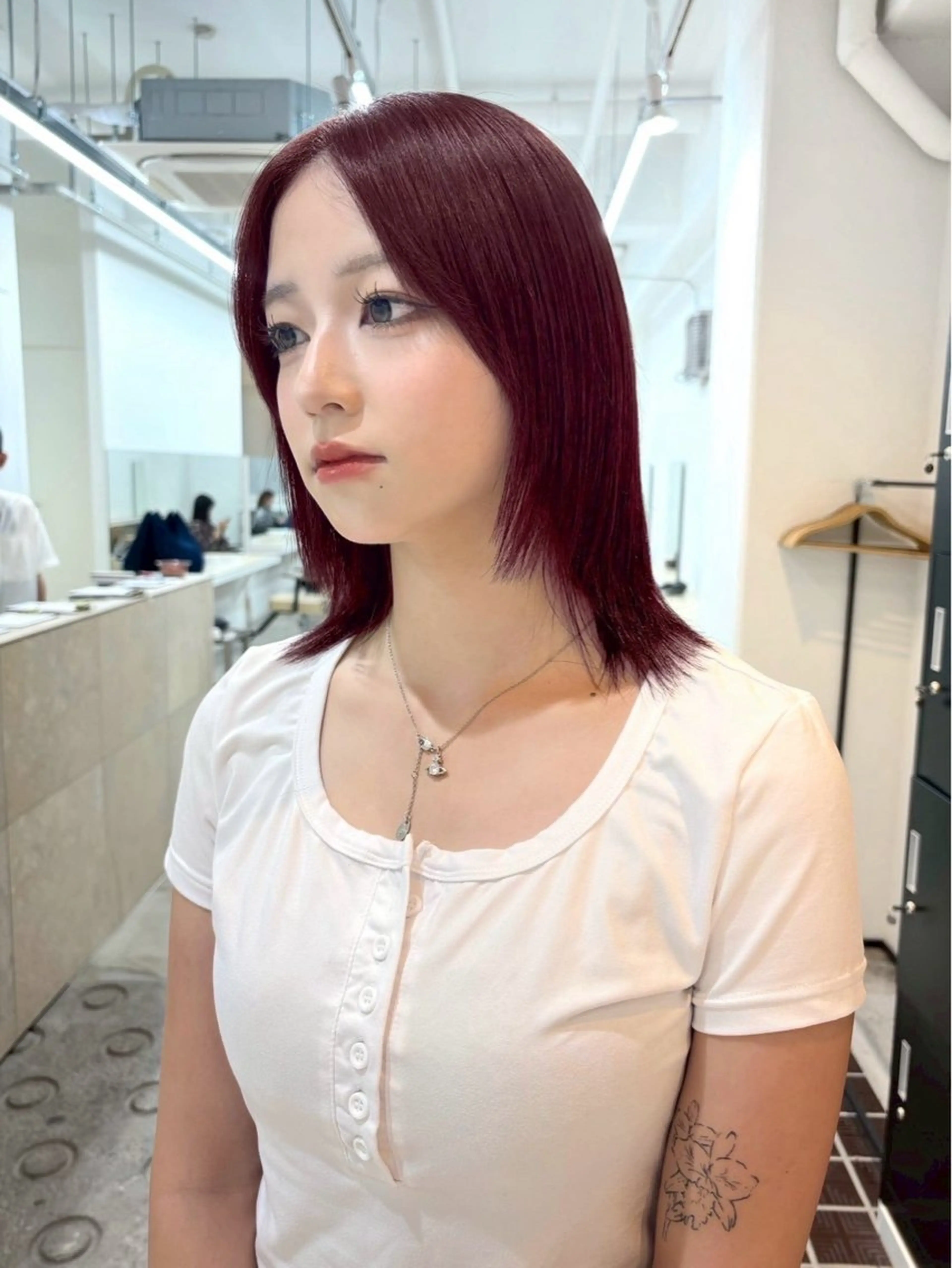 セミロング カラー ブリーチ ボルドーカラー ブラウンカラー カシス 透明感カラー ブリーチなしカラー/ 暖色カラー/宮本恵佑のヘアスタイル