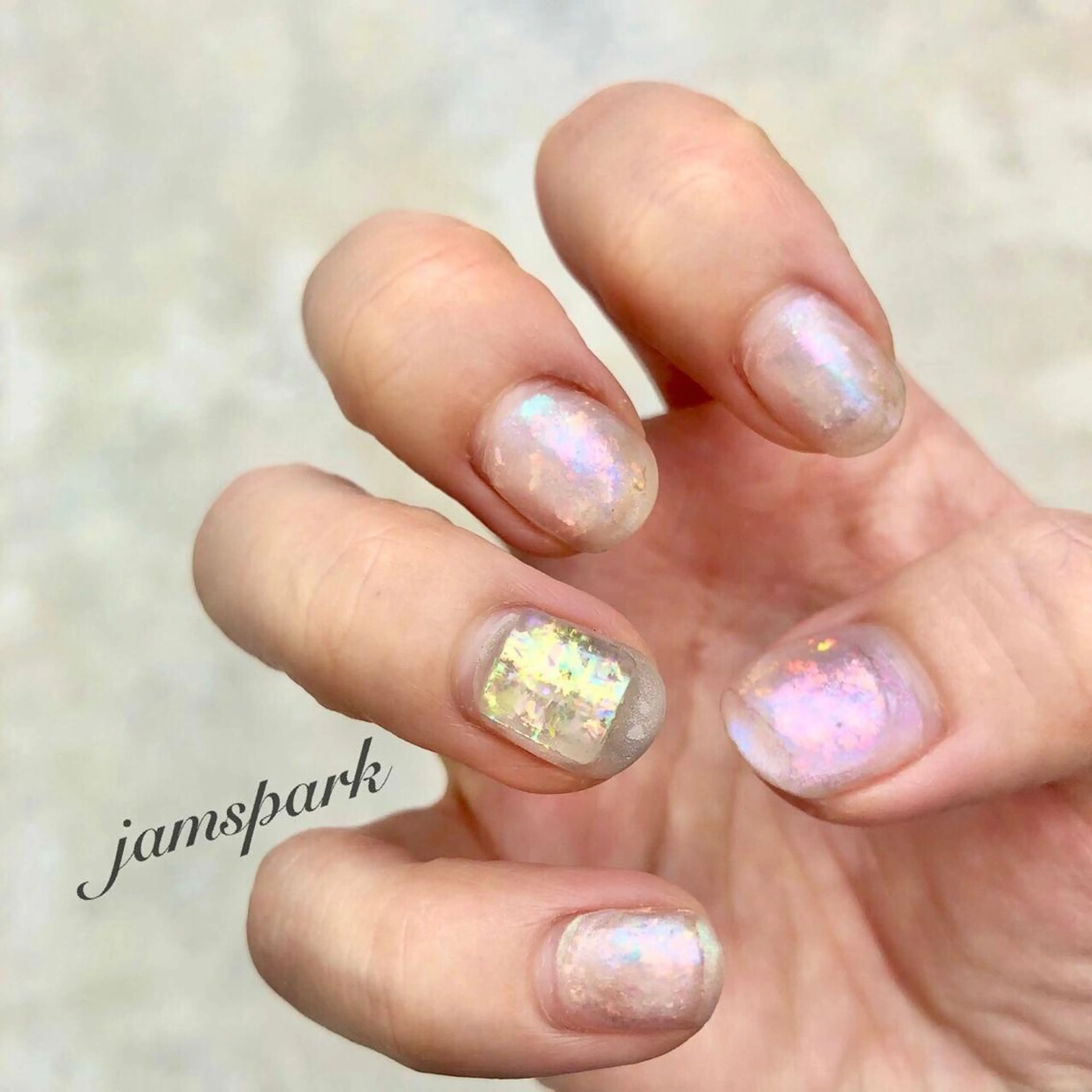 ネイル オーロラネイル ジェルネイル グリーン ニュアンスネイル ピンク ハンドネイル jamspark ✨のネイルデザイン