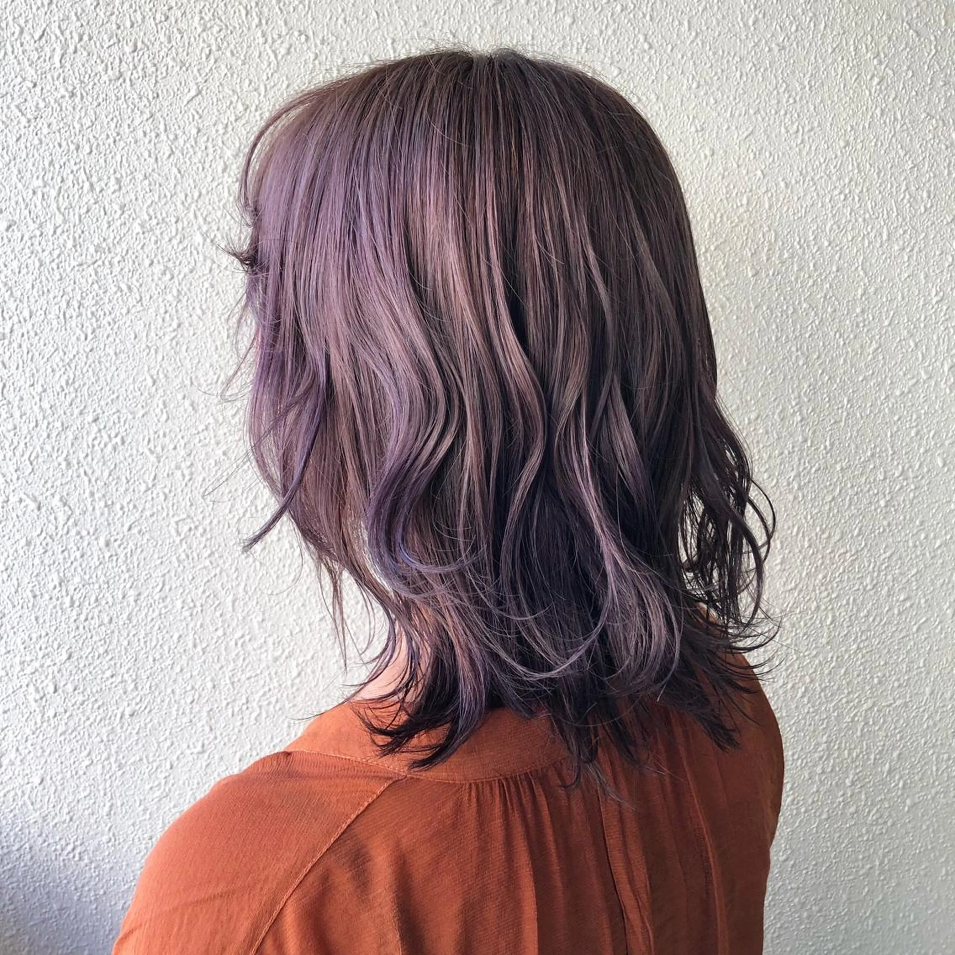 カラー ブリーチ ラベンダーカラー 丸岡 美穂のヘアスタイル