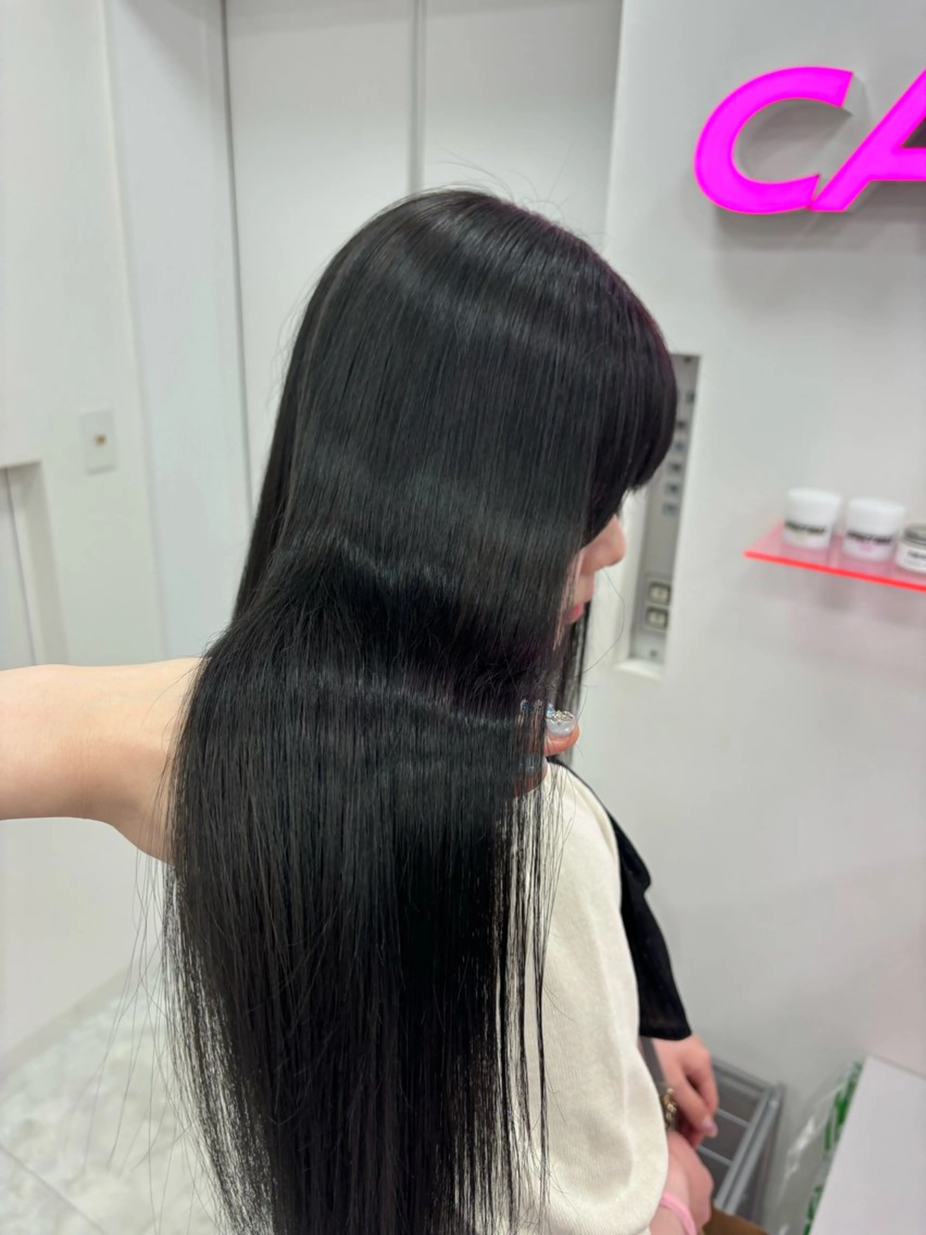 セミロング カラー カット ヘアカラー トリートメント ヘッドスパ ヘアセット 韓国レイヤー ハッシュカットのヘアスタイル