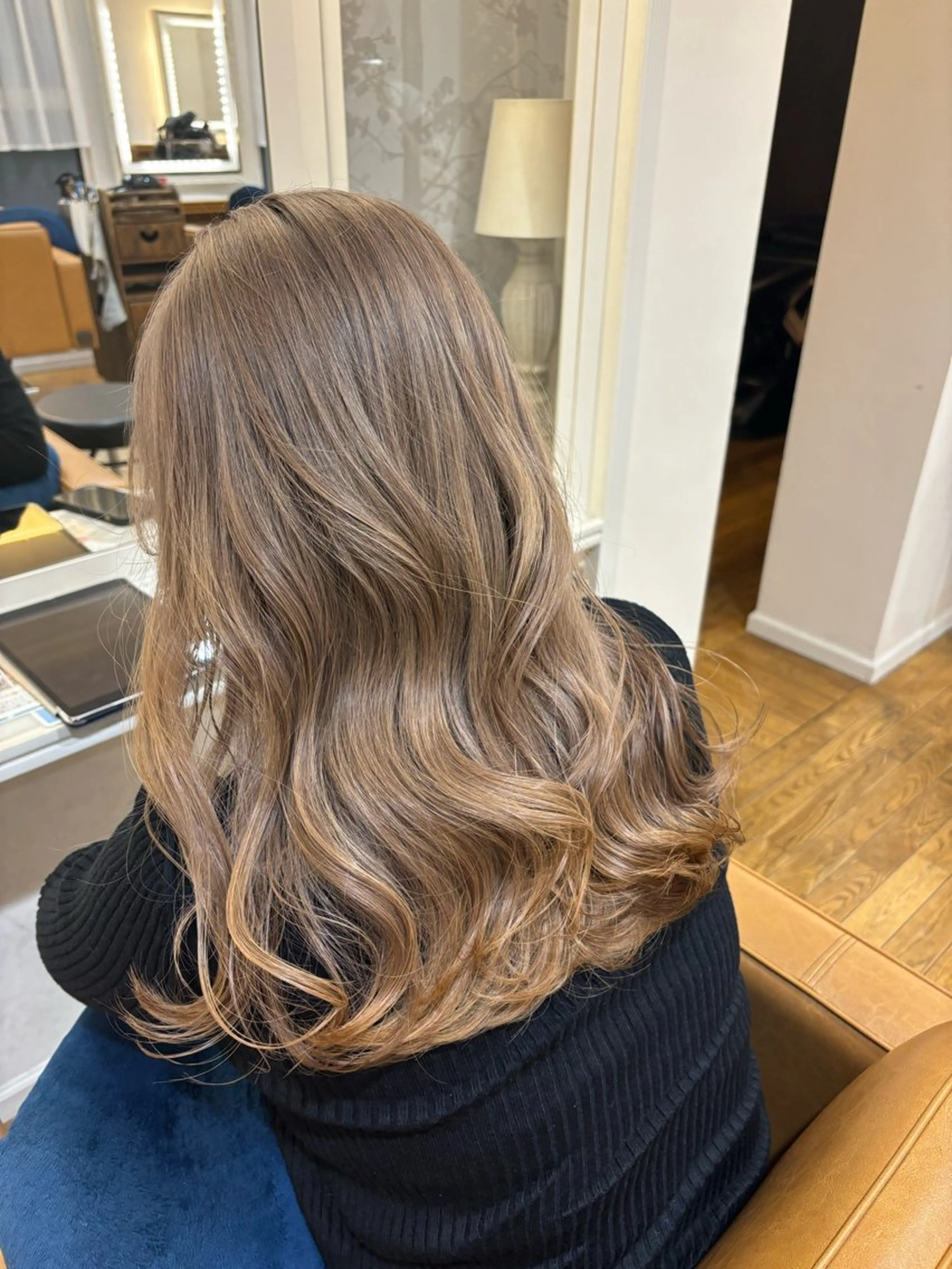 セミロング カラー 栗林 茉那のヘアスタイル