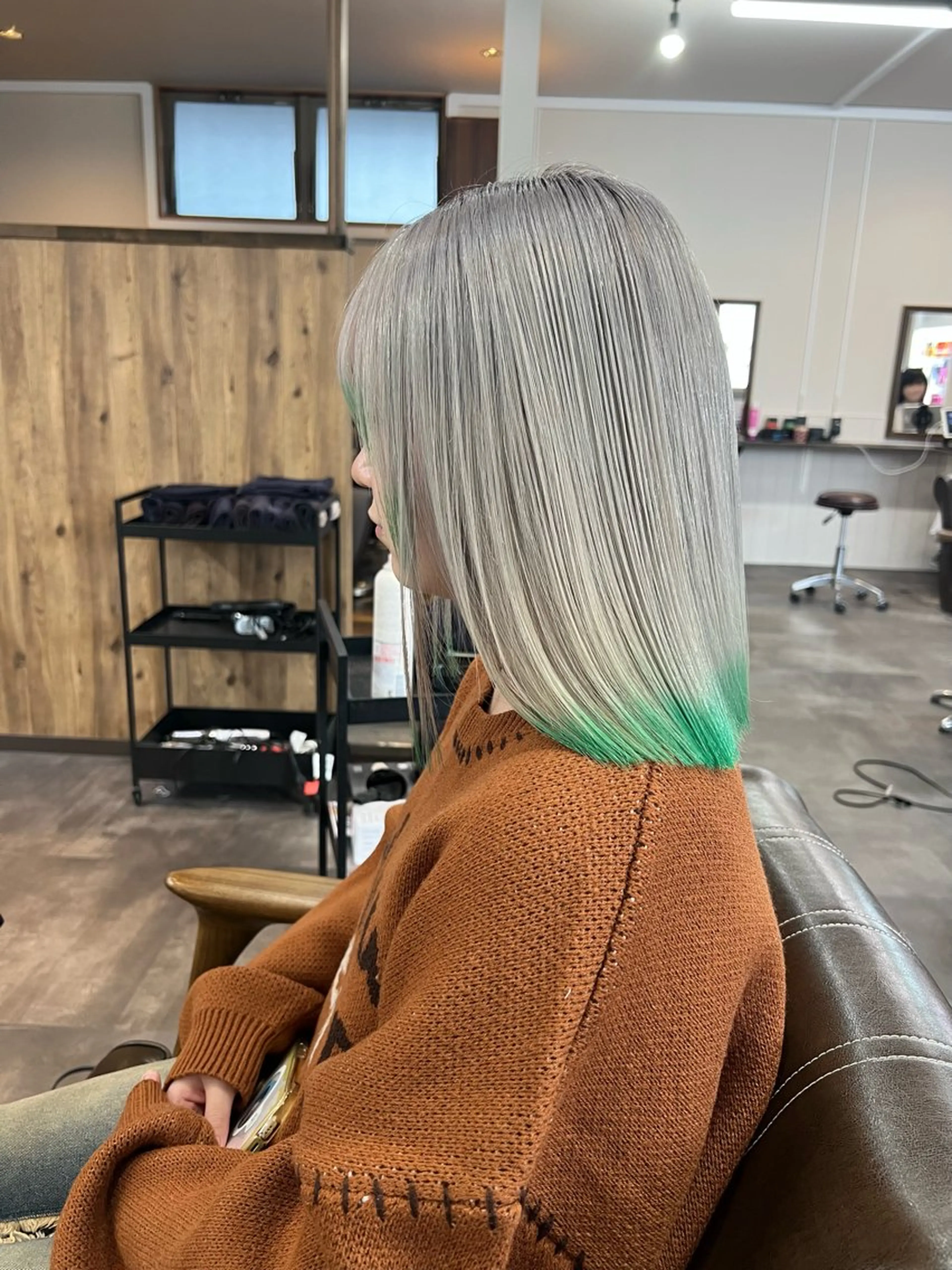 ミディアム カラー 小野瀬 蓮のヘアスタイル
