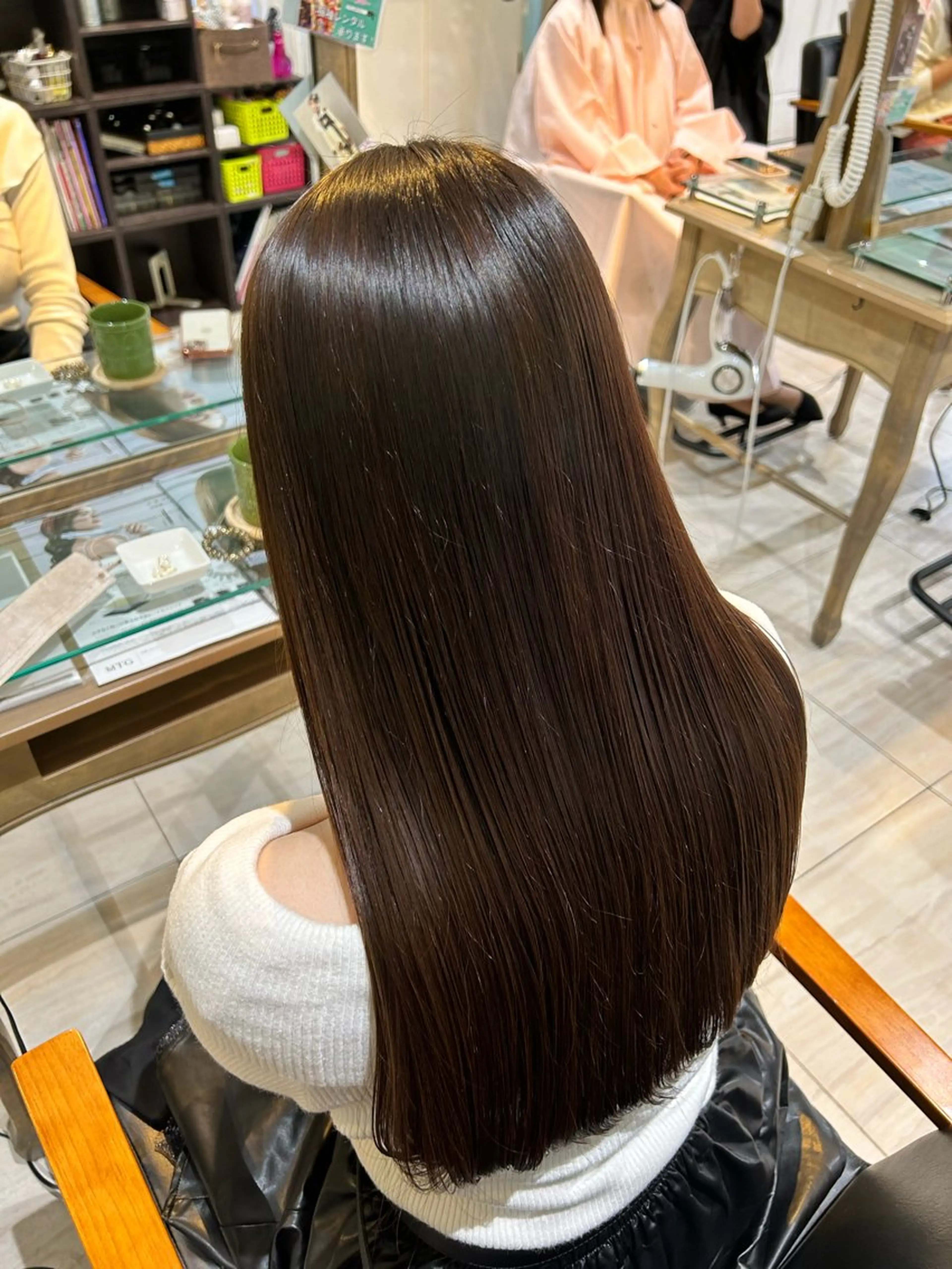 ロング 酸性ストレート 🪄髪質改善艶カラー 🦄石井栞のヘアスタイル