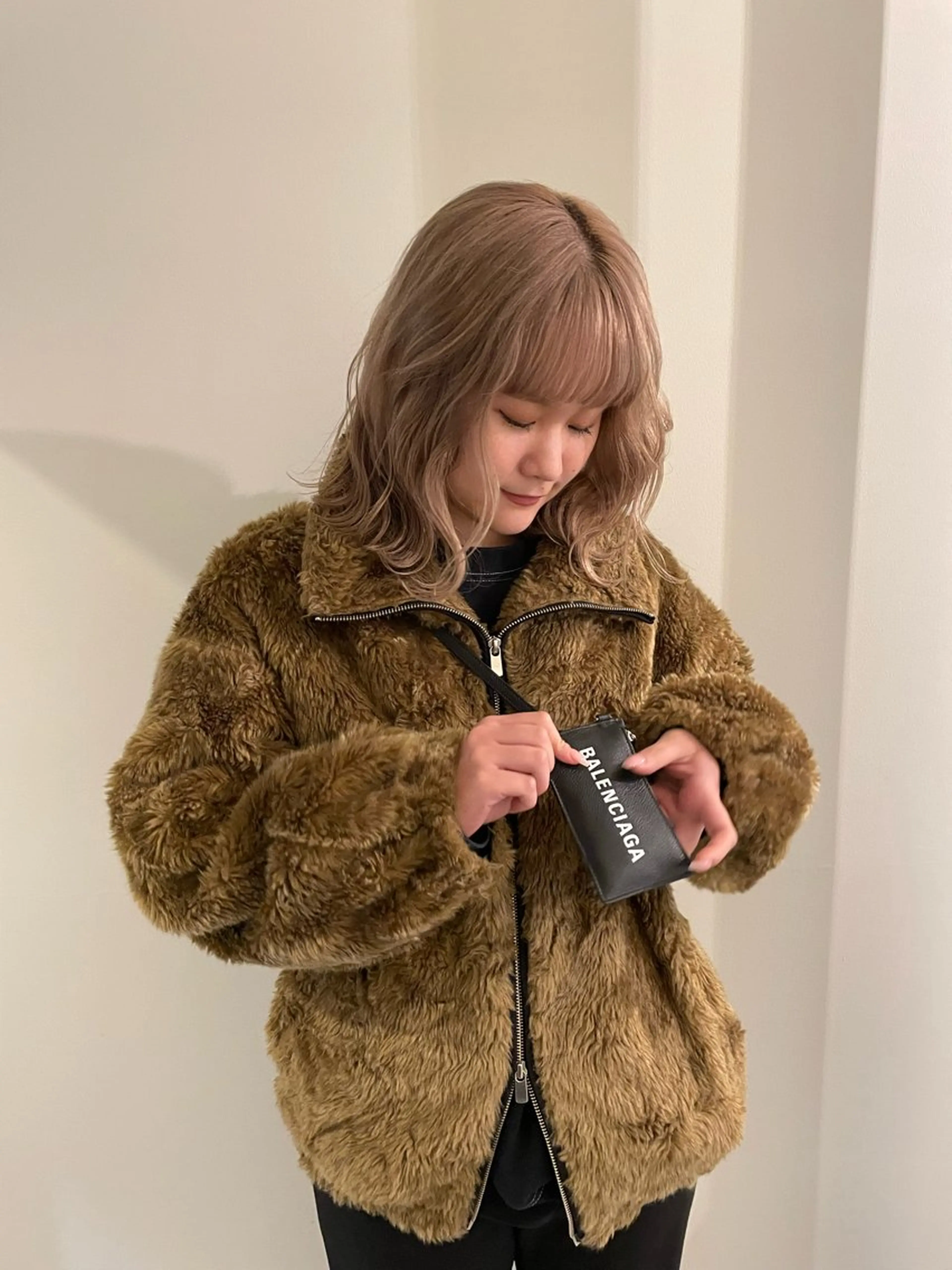 ミディアム カラー ベージュカラー ブリーチ ミルクティーベージュ ヘアカラー 渋谷 留菜のヘアスタイル