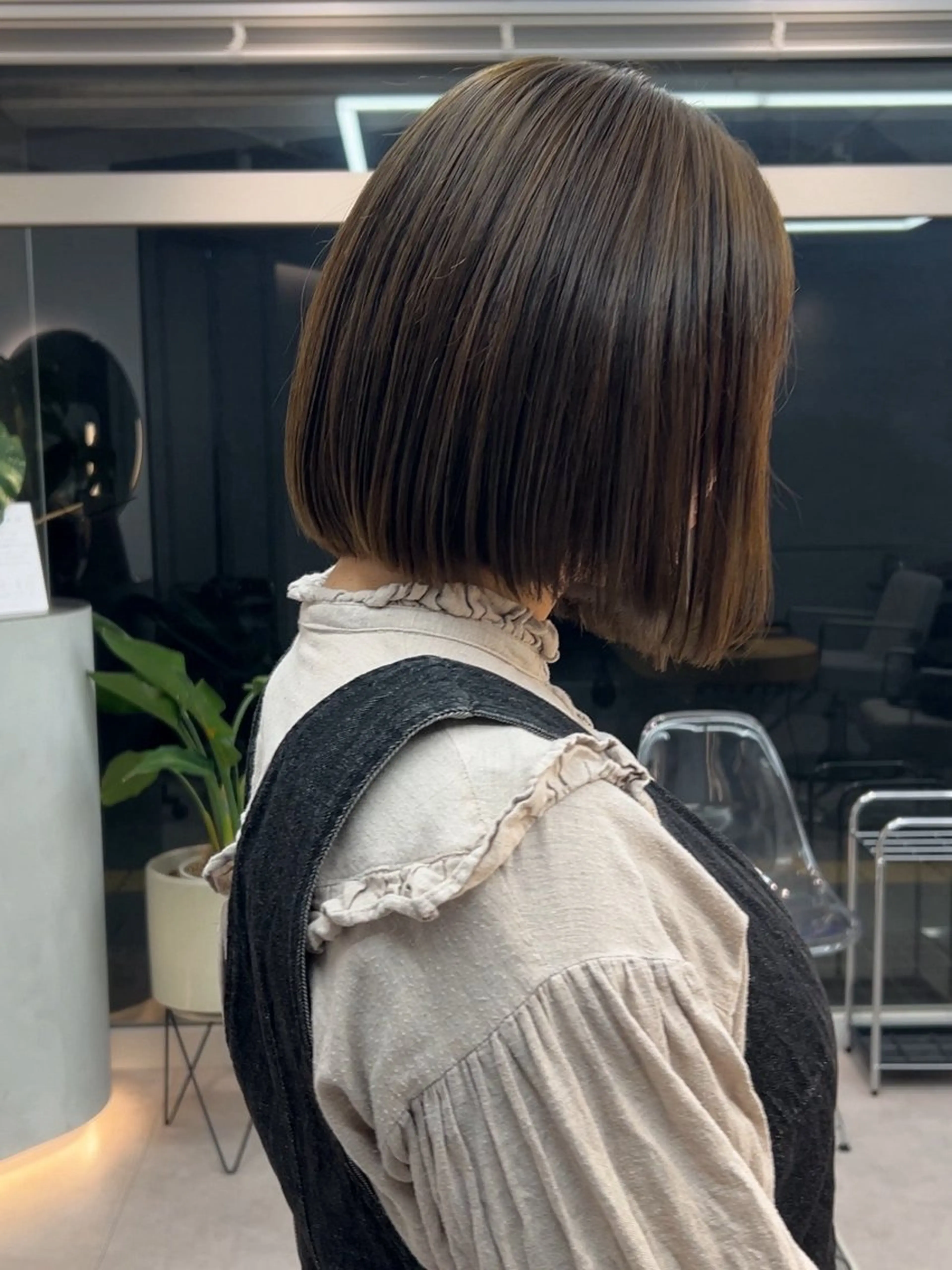 ミディアム ルネ所属・切りっぱなしボブ グレージュ/福田梢のヘアスタイル