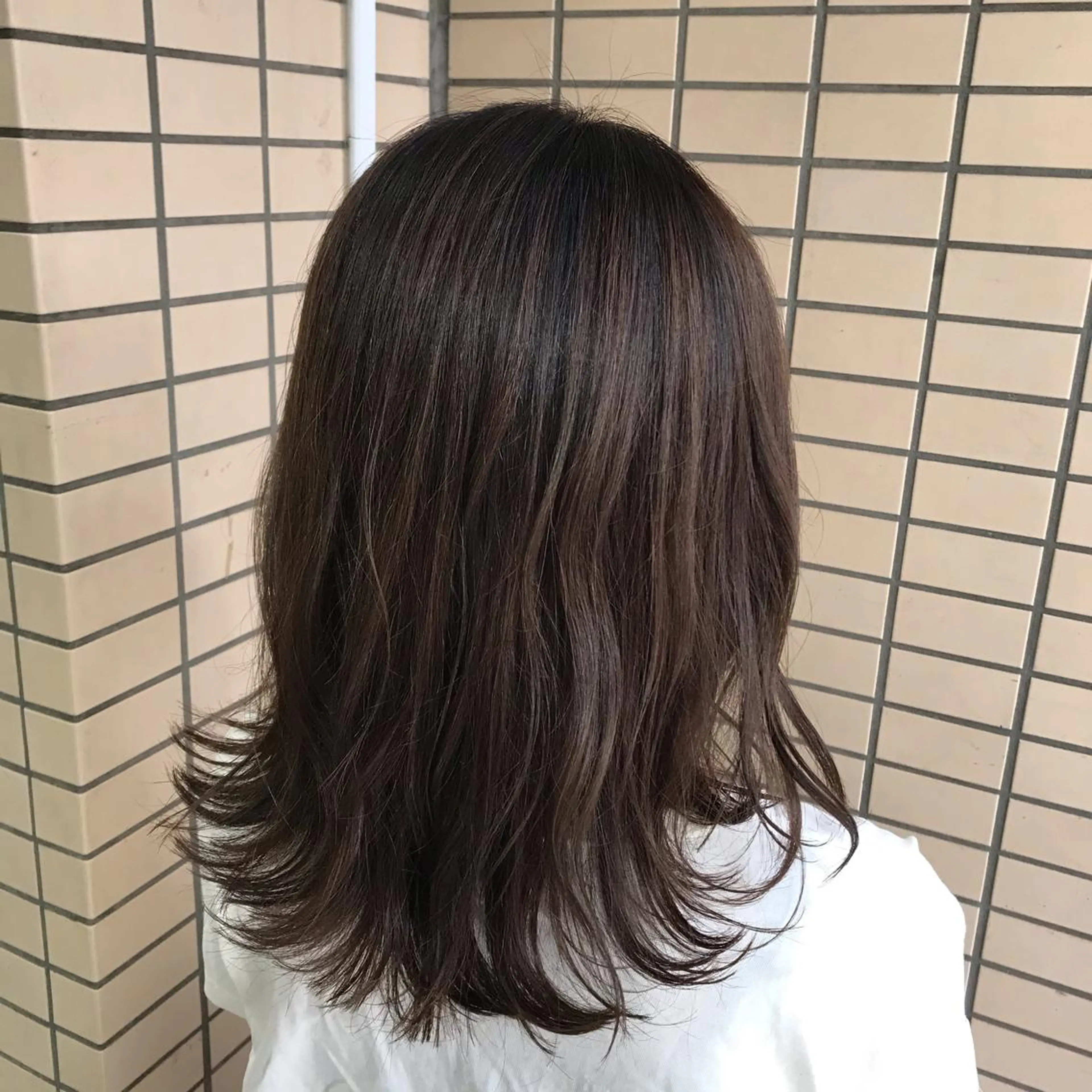 ミディアム カラー ベージュカラー オリーブベージュ 外ハネヘア カット ヘアカラー トリートメント 暖色カラー🌹 中山由梨のヘアスタイル