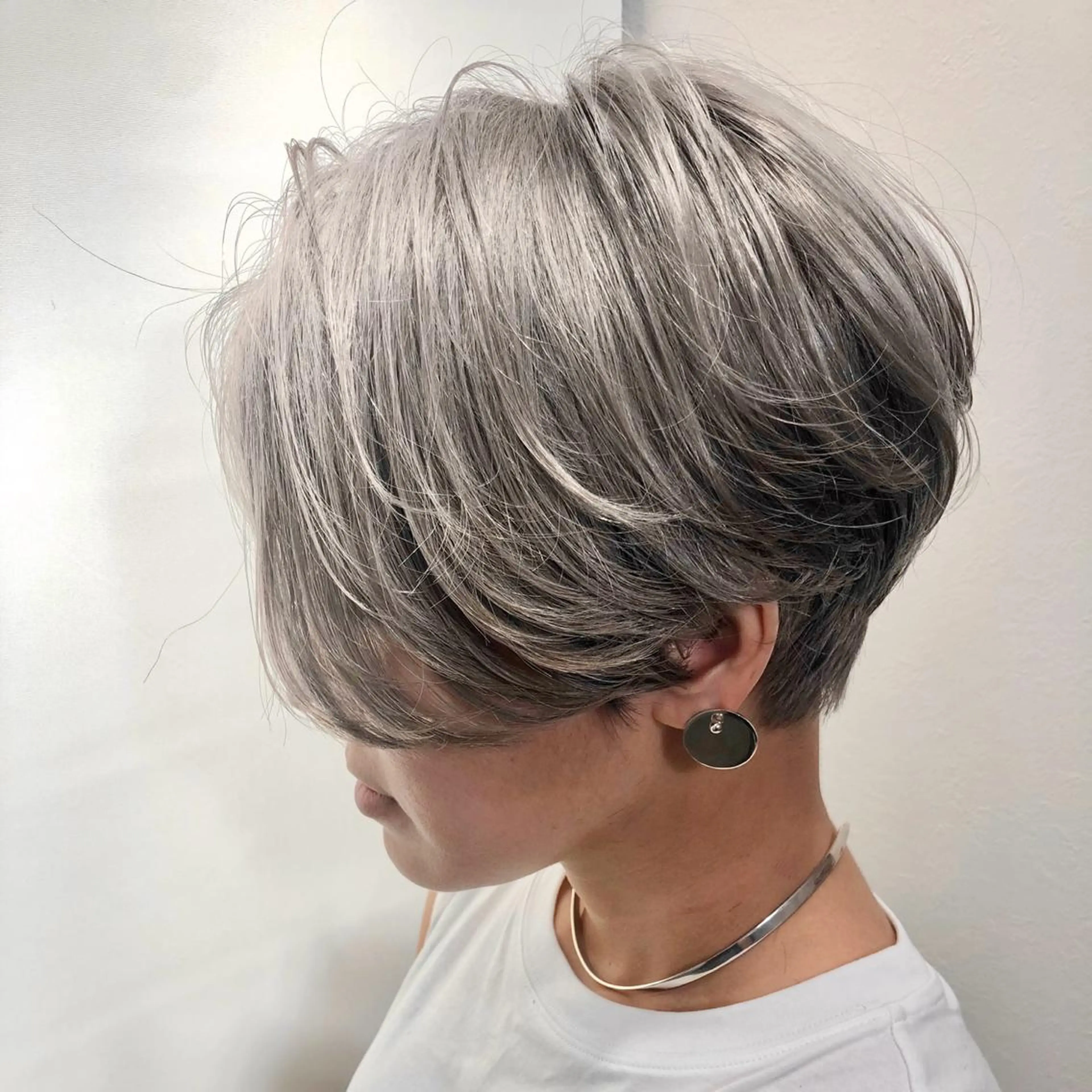ショート ヘアカラー 🌈神バズり 100%色🌈のヘアスタイル