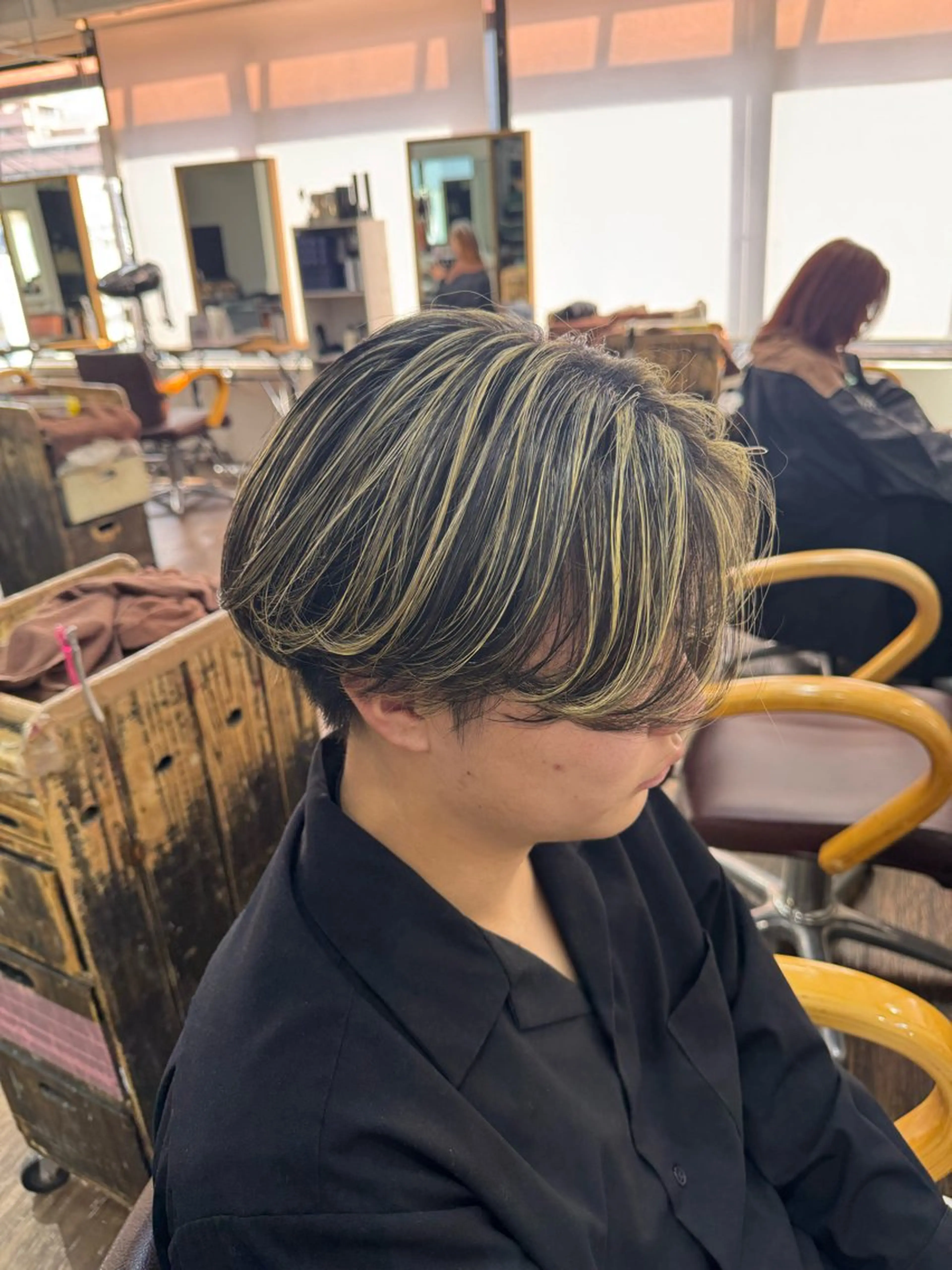 ショート メンズ ヘアカラー トリートメント 田子🦋ハイトーン 🫐耳つぼジュエリーのヘアスタイル