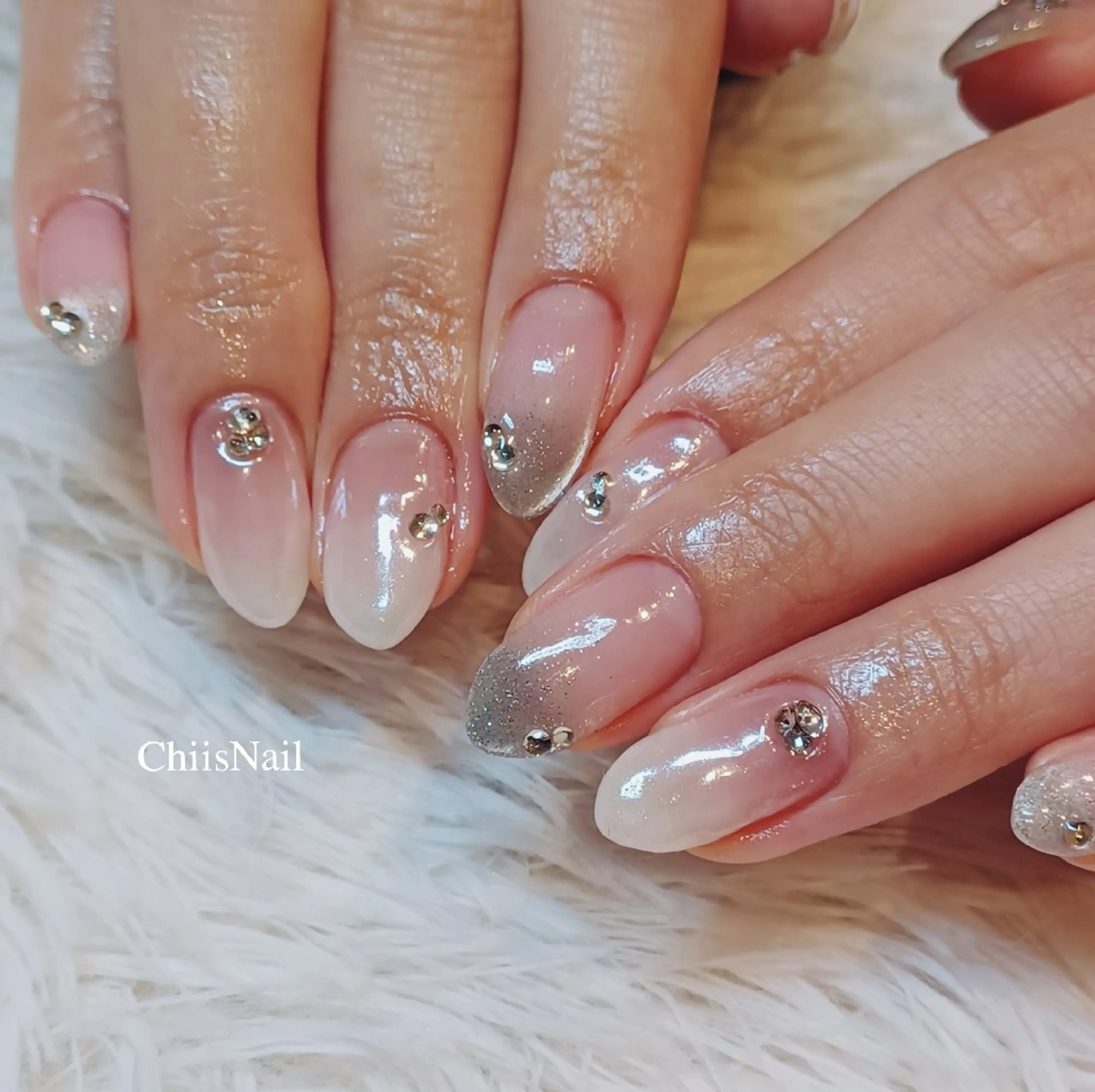 ネイル オーロラネイル ハンドネイル ChiisNail ﾁｨｽﾞﾈｲﾙのネイルデザイン