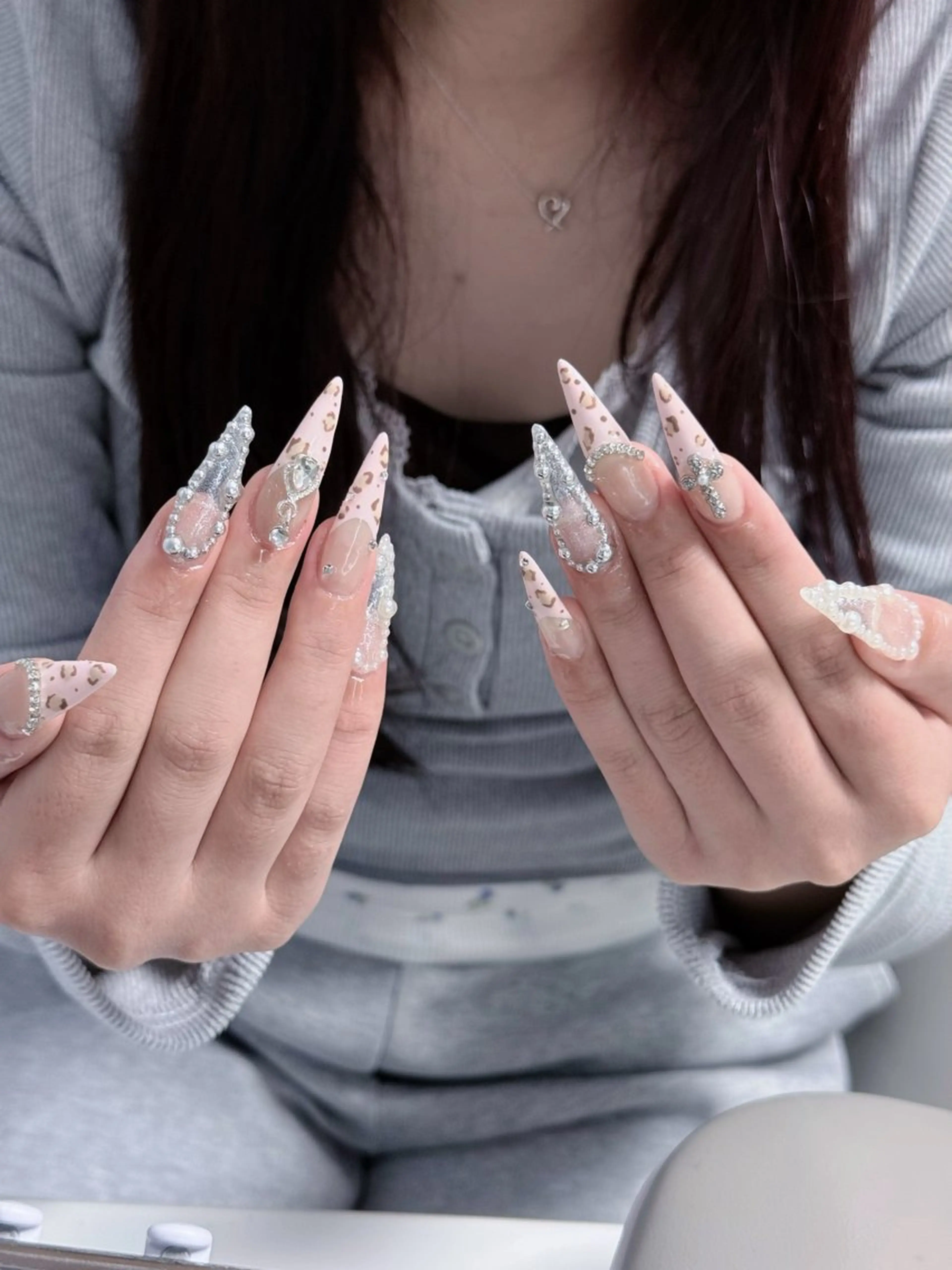 ネイル アートネイル ジェルネイル キラキラネイル ニュアンスネイル オフィスネイル ハンドネイル Kitty Nailのネイルデザイン