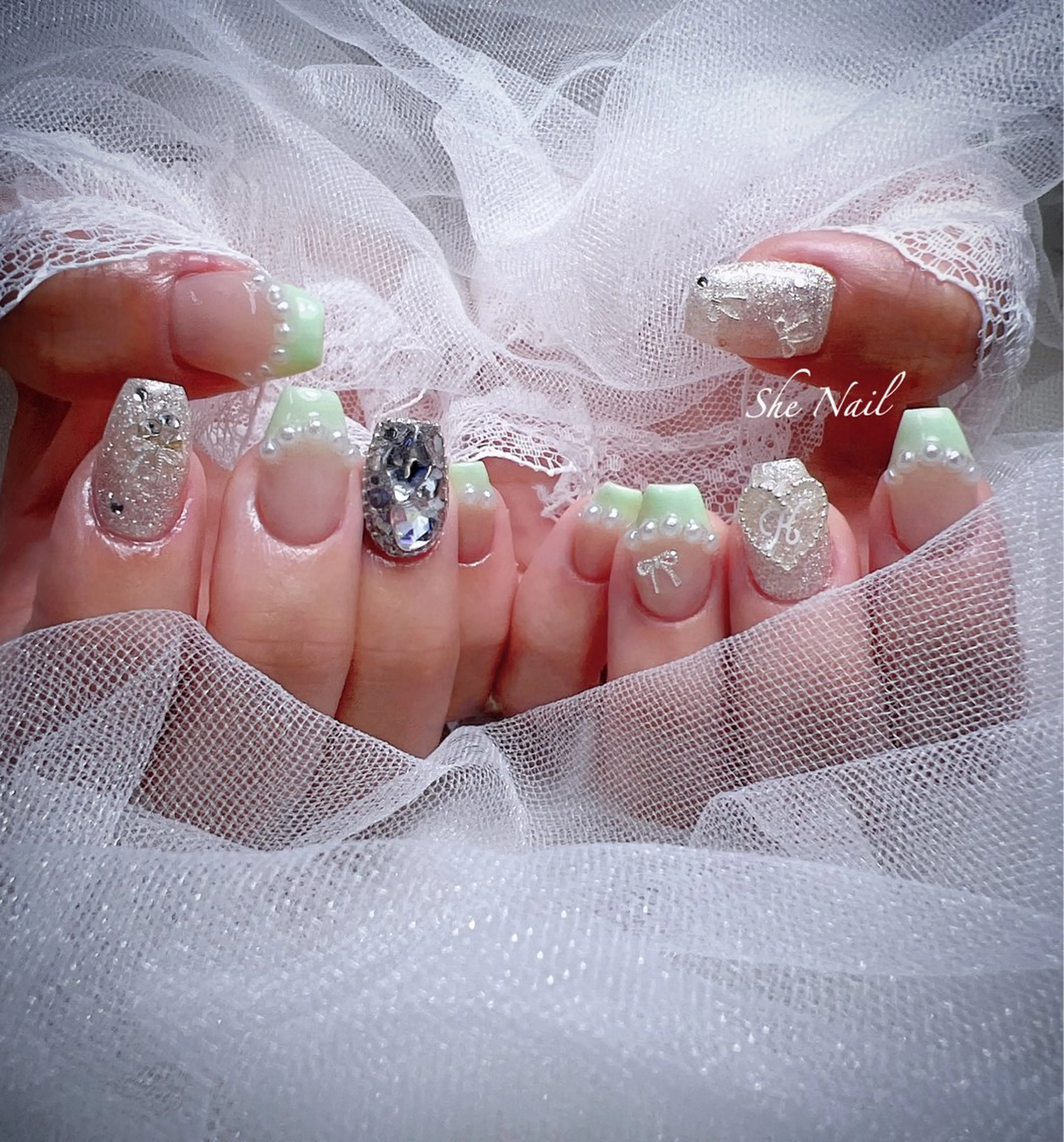 ネイル チークネイル 長さ出し フレンチネイル グラデーション ラメ(グリッター) She   Nail所属・ISA_ BELLAのネイルデザイン