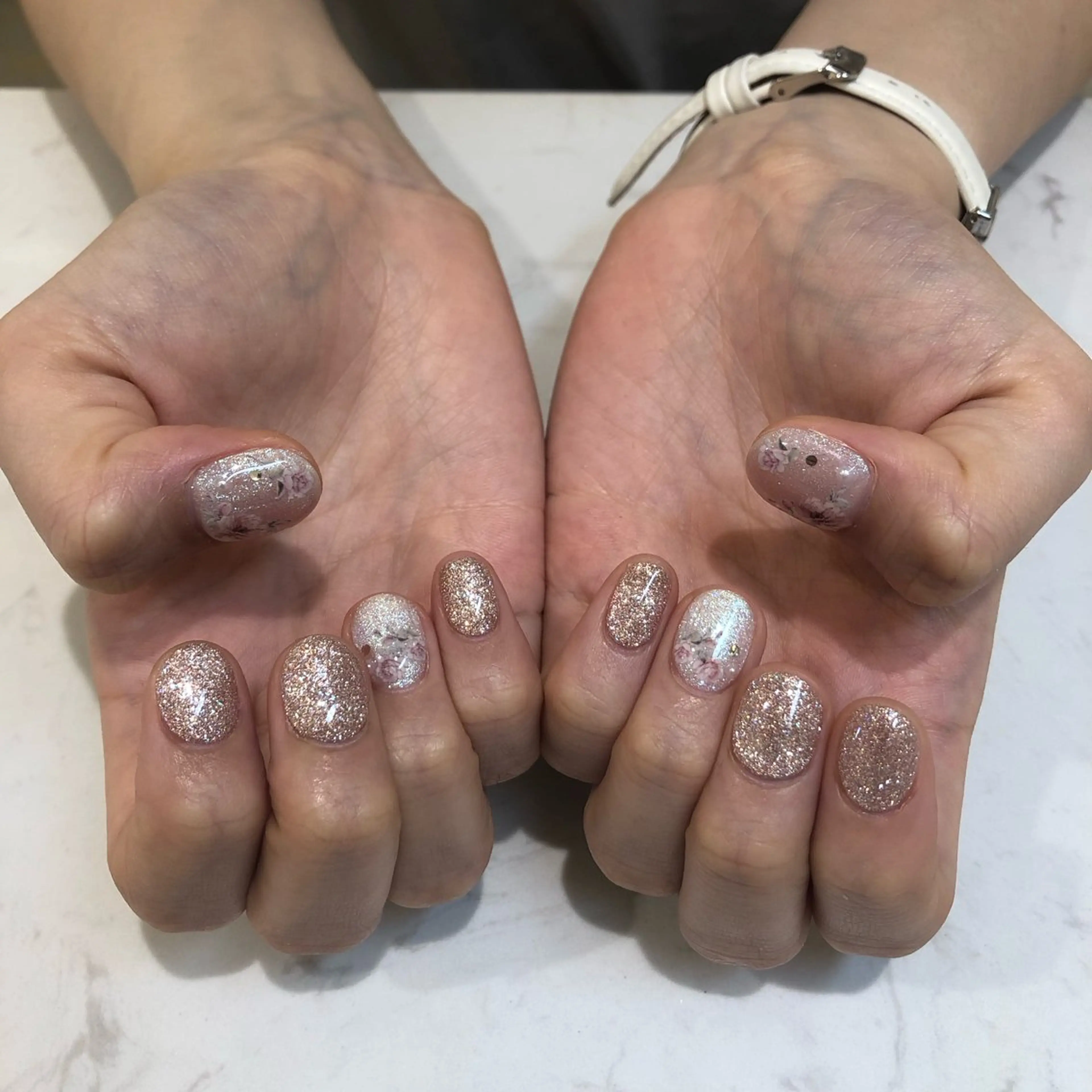 ネイル Raviy  新宿店所属・わたなべ あやかのネイルデザイン