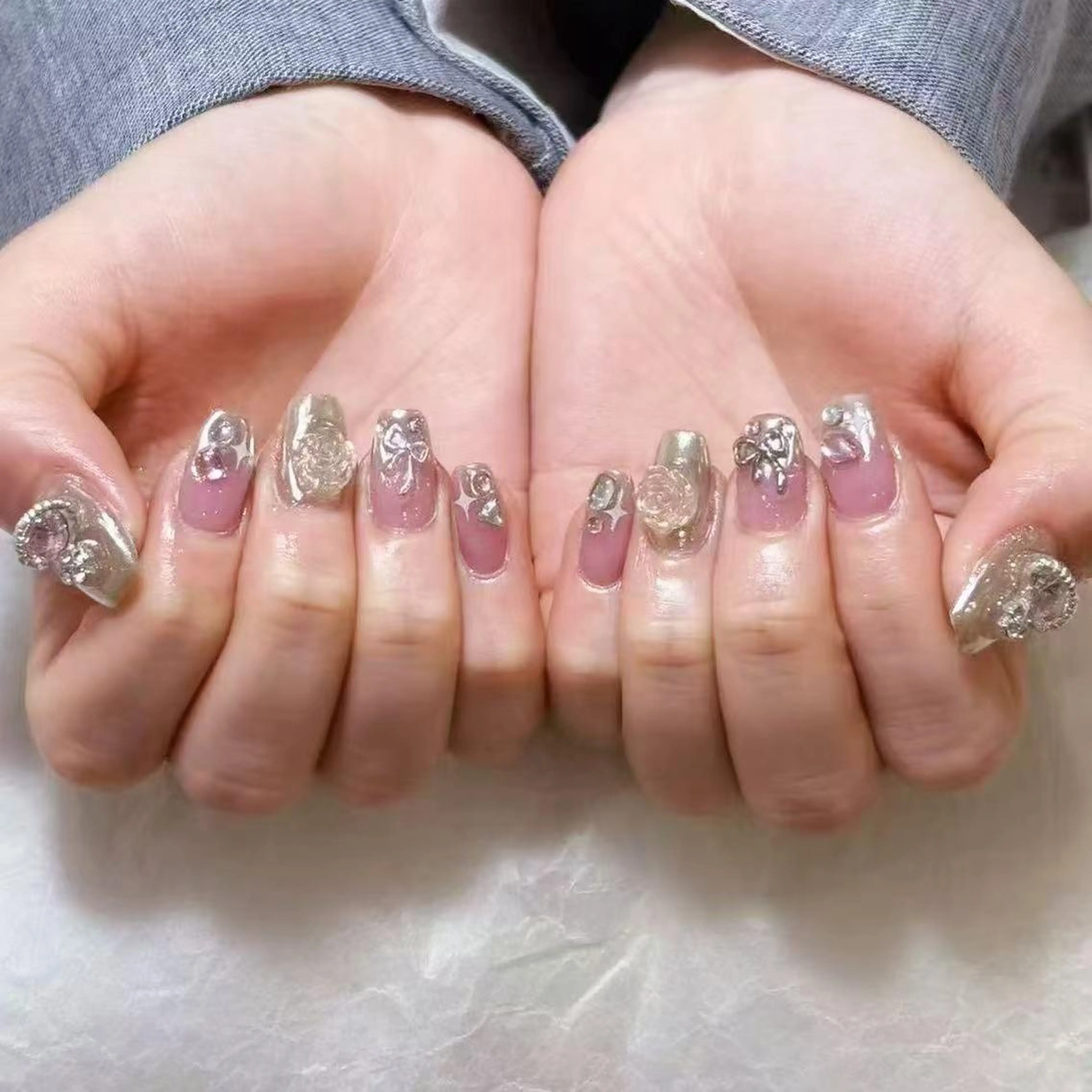 ネイル アートネイル オーロラネイル ガーリー キラキラネイル 韓国ネイル ハンドネイル YOYO 💅のネイルデザイン