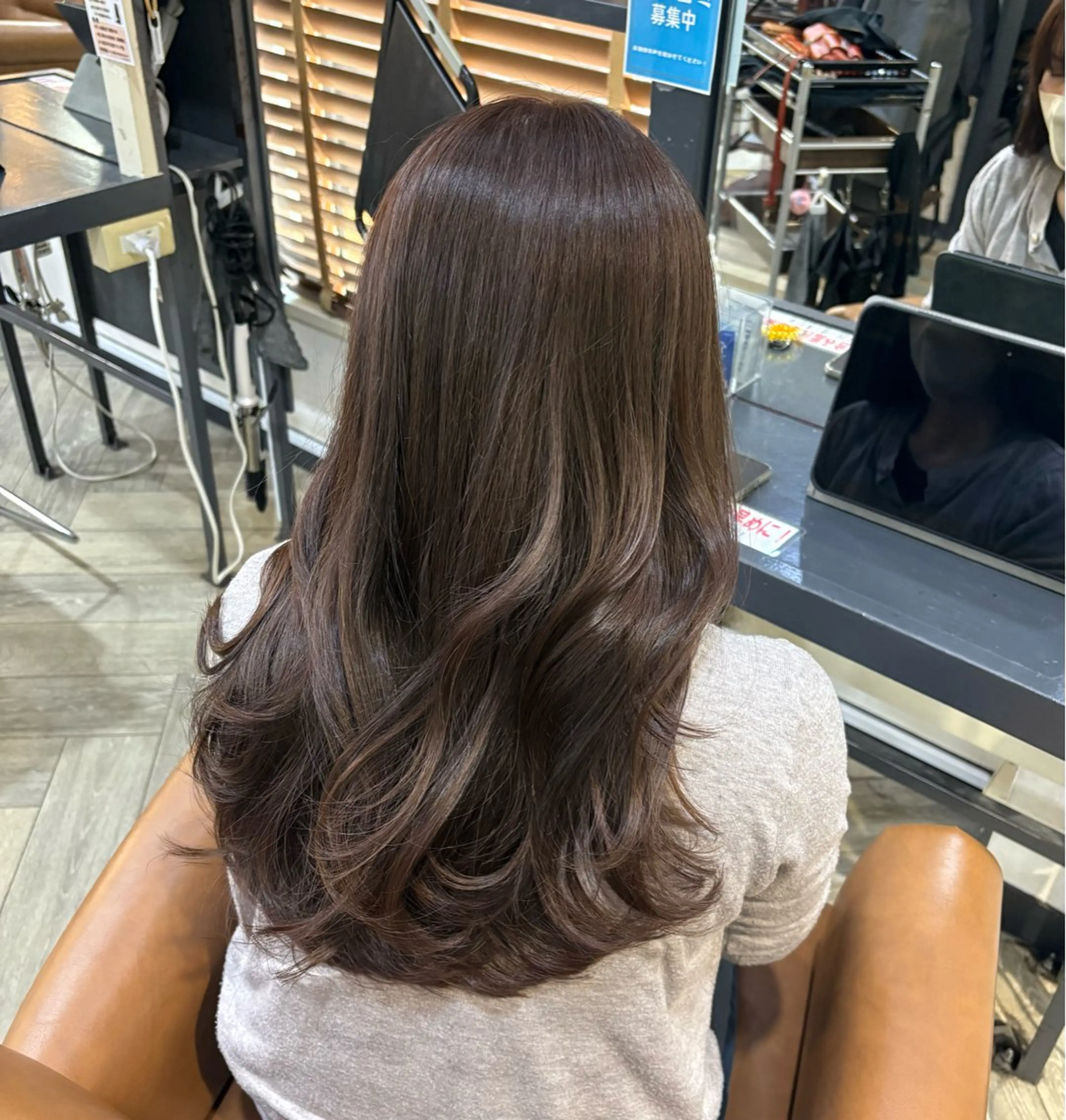 ロング カラー 浦﨑 笑美里のヘアスタイル