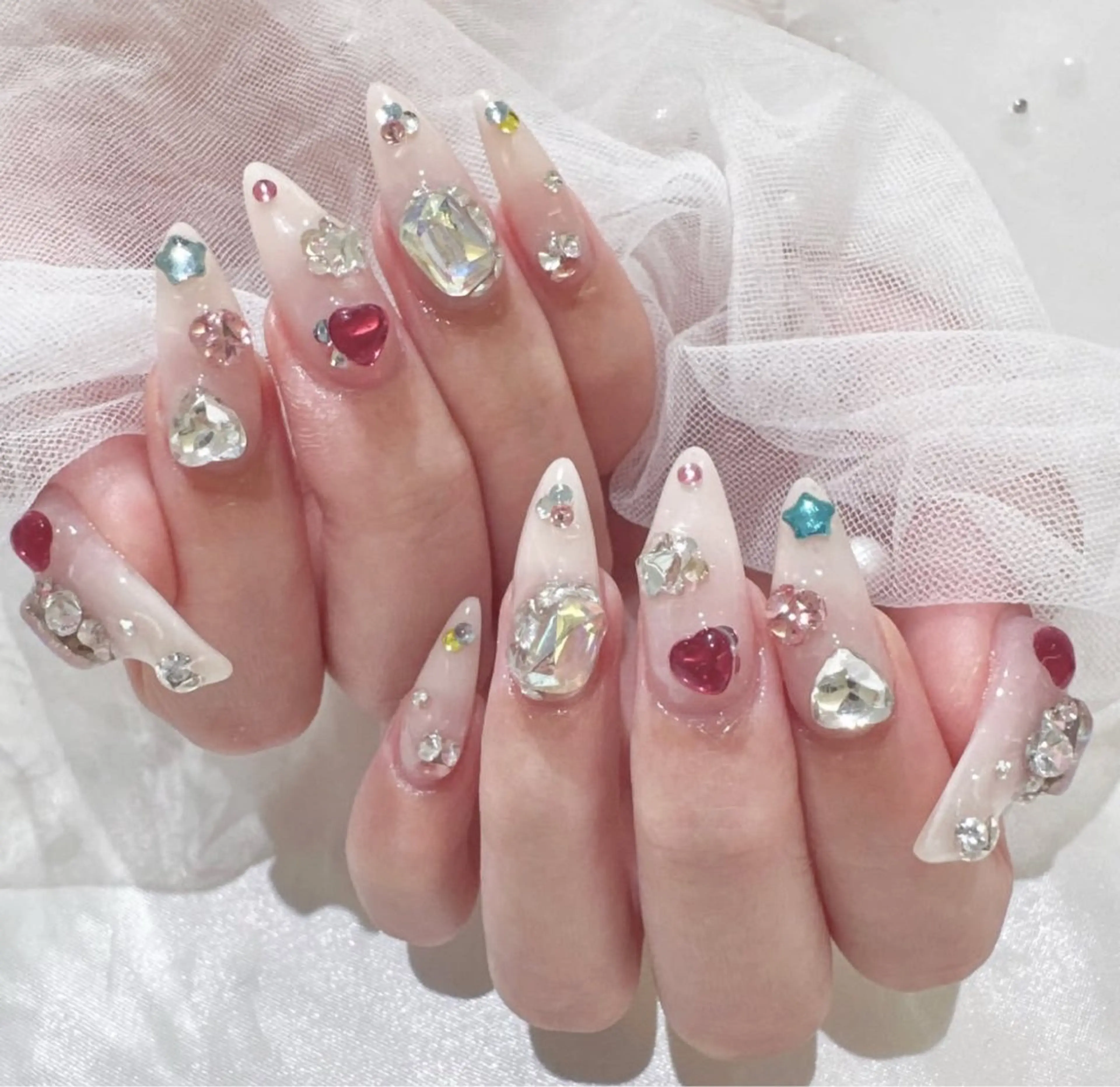 ネイル アートネイル フラワーネイル フレンチネイル ジェルネイル グラデーション ハンドネイル Ryunail所属・ryunail_ shinokuboのネイルデザイン