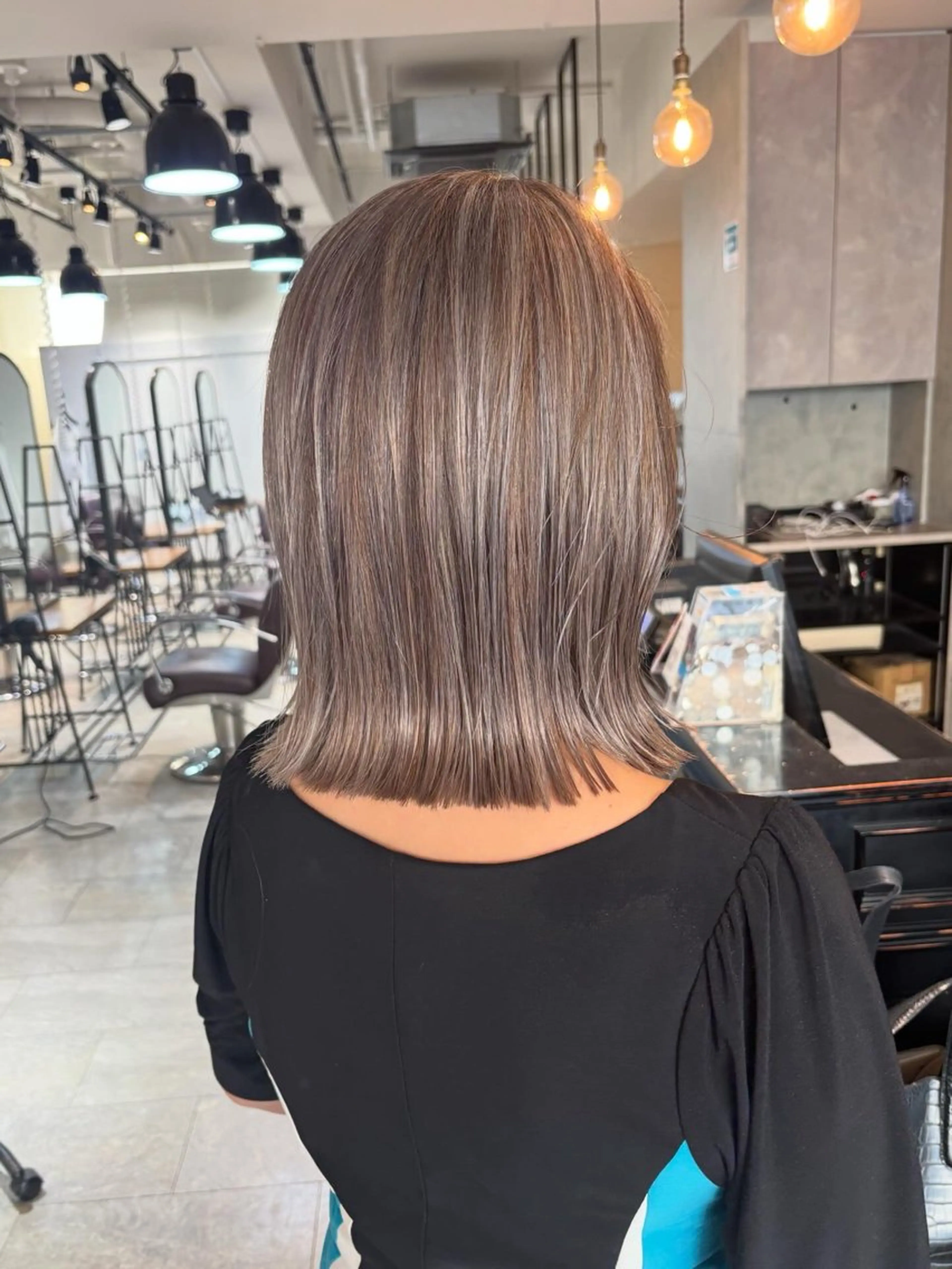 セミロング カラー ハイライトカラー ハイトーンカラー シルバー バイオレットカラー ハイライト カット ヘアカラー トリートメント BRAIDS💎愛子 大人ハイライト💎のヘアスタイル